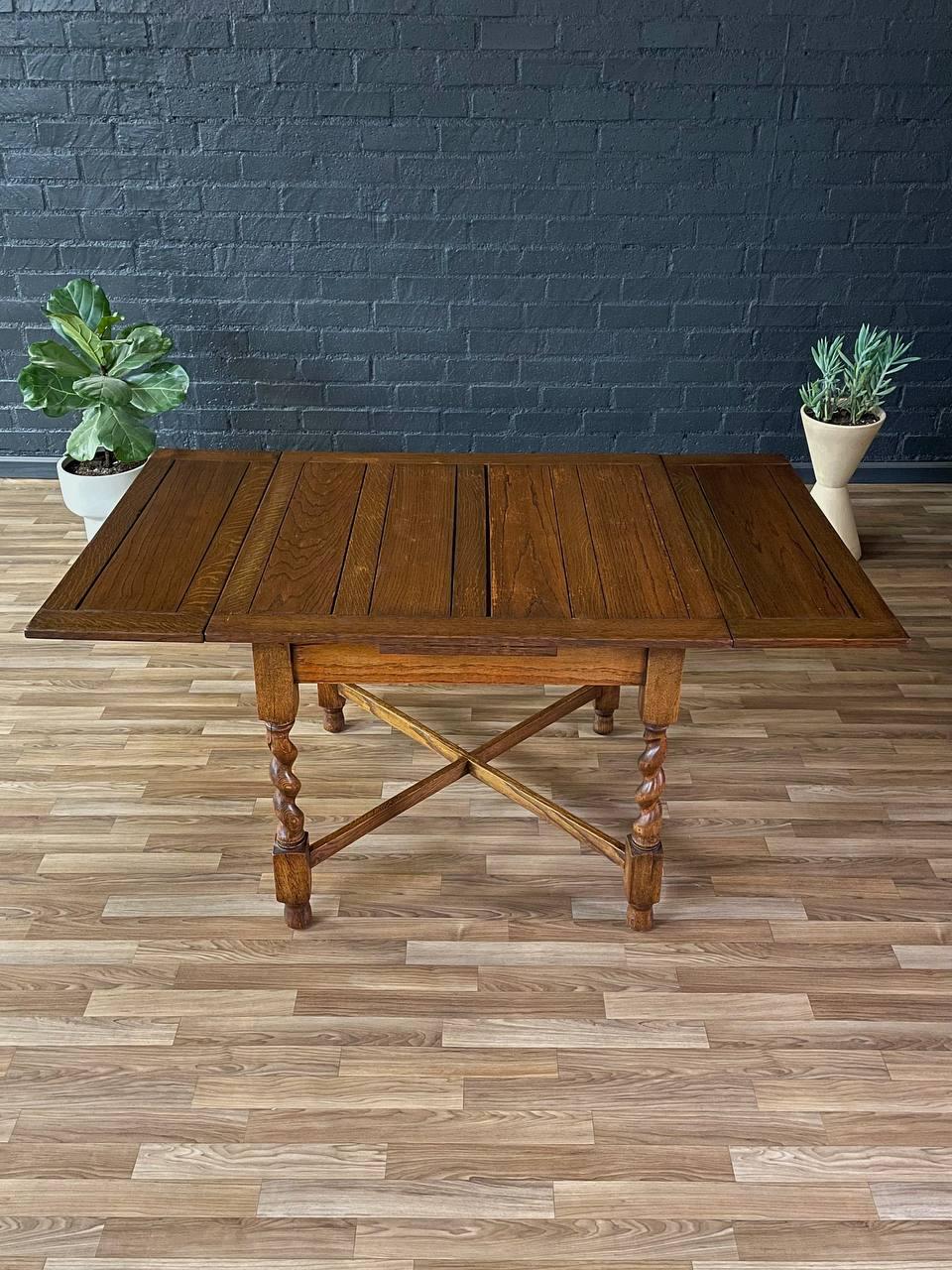 English Style Antique Farmhouse Oak Expanding Draw-Leaf Dining Table In Good Condition In Los Angeles, CA