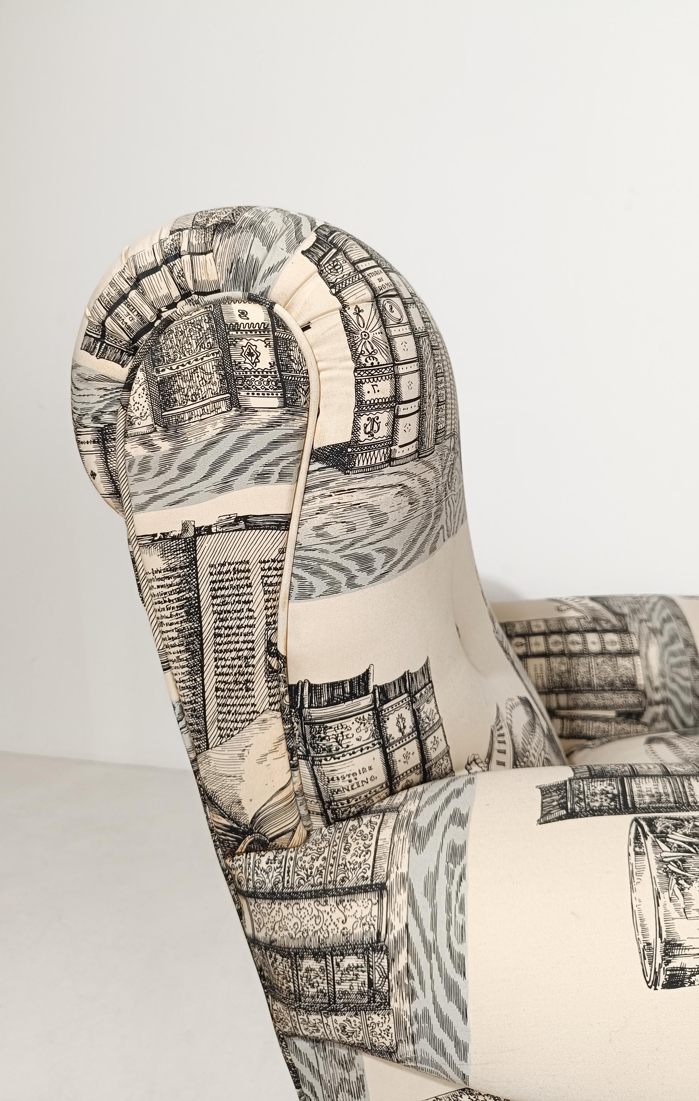 Sessel im englischen Stil, gepolstert mit Stoff, von Fornasetti Library