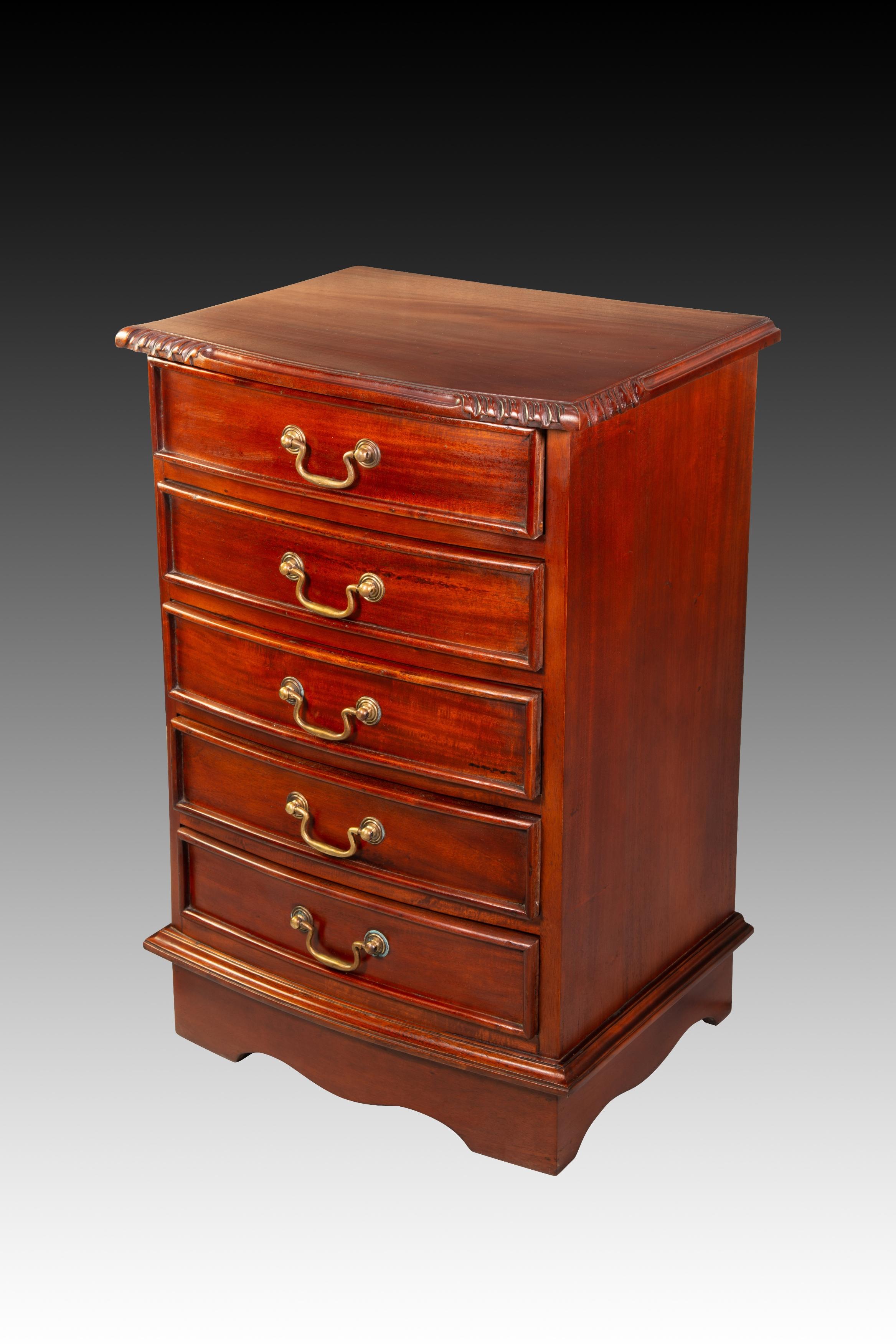 English style bedside table; pair of two.
 It has 5 drawers and a curved fretne with simple decoration inspired by classic English models. 2 units available · 
Size: 46x35x68 cms  Weight: 16,15 kg.
