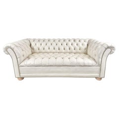 Divano Chesterfield in stile inglese in pelle bianca e nera