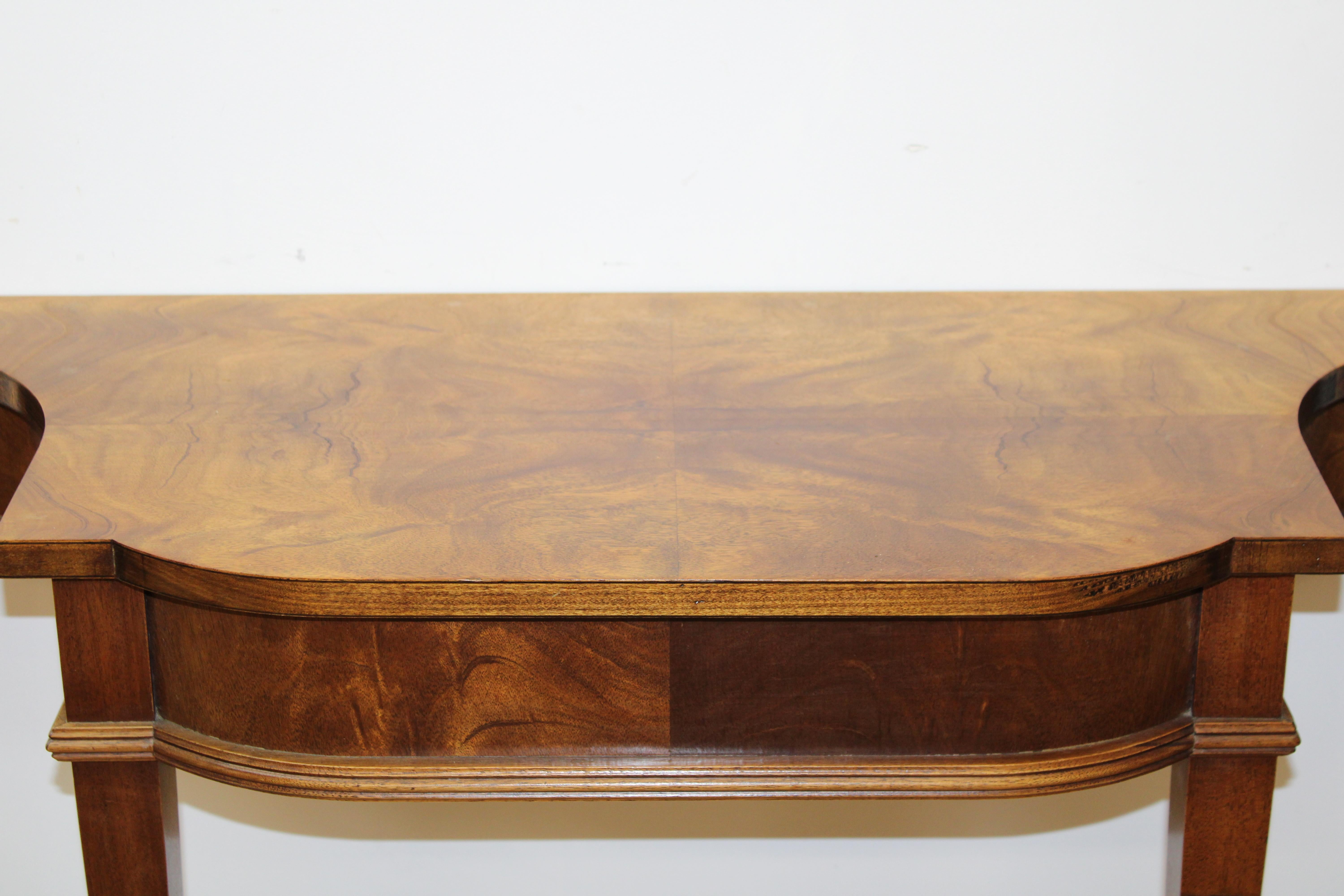 English Style Entry Hallway Table w/ Tapered Legs In Good Condition In San Francisco, CA