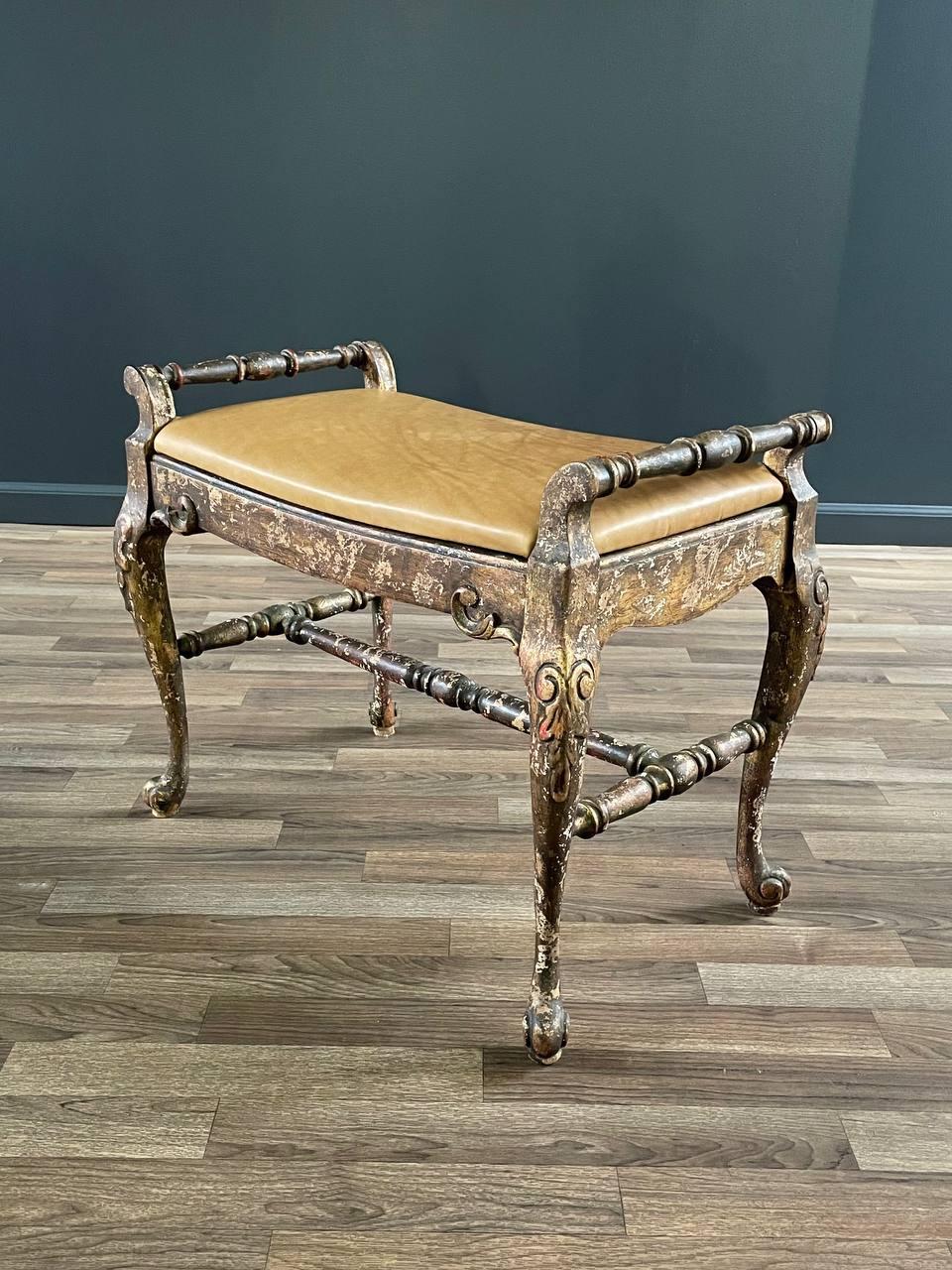 Condizioni: Condizioni originali d'epoca

Materiali: Finitura Wood Wood dorata, rivestimento in pelle nuova 
Stile: Antico inglese
