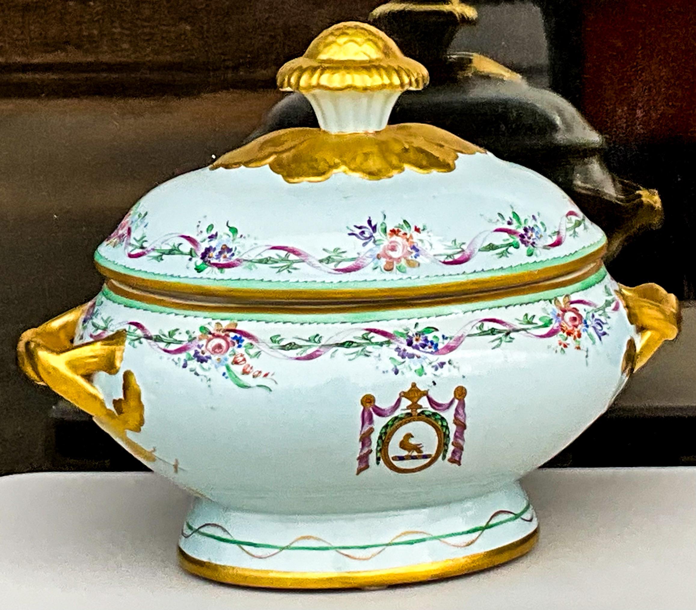 20th Century English Style Italian Hand Painted Armorial Mottahedeh Pottery Tureen  For Sale