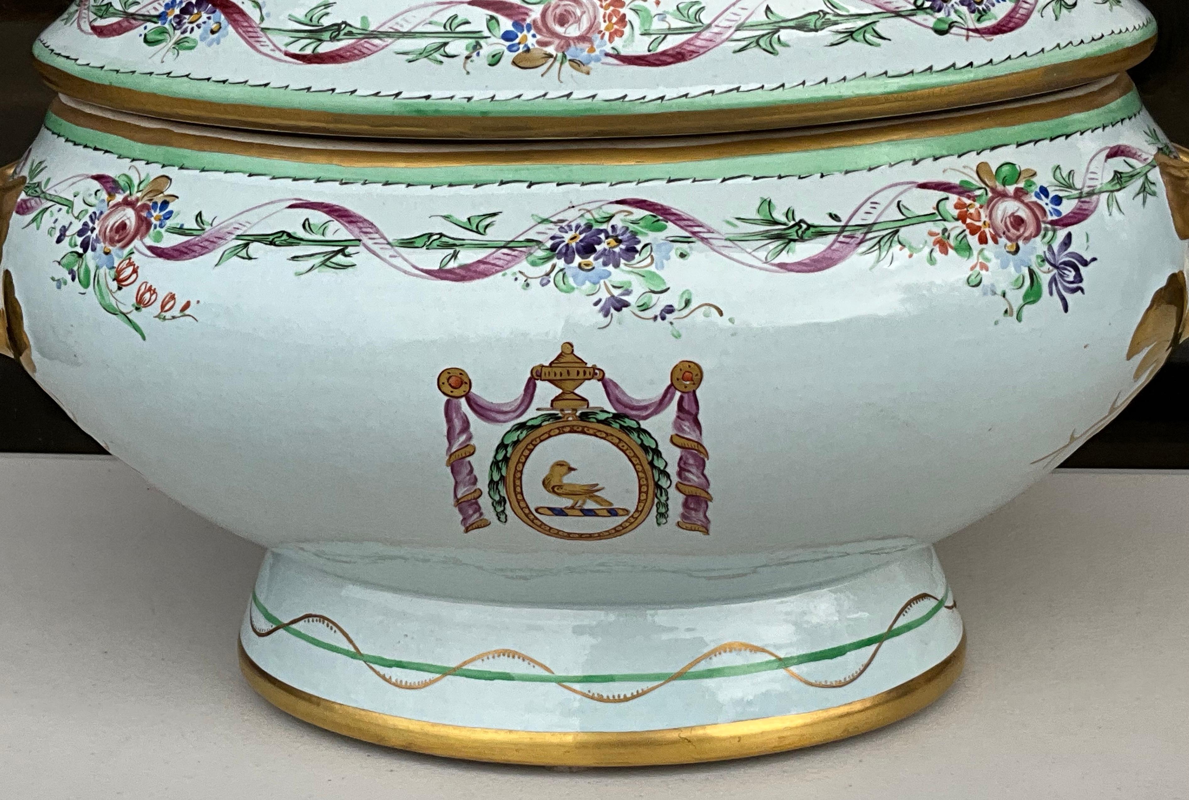 Gold English Style Italian Hand Painted Armorial Mottahedeh Pottery Tureen  For Sale