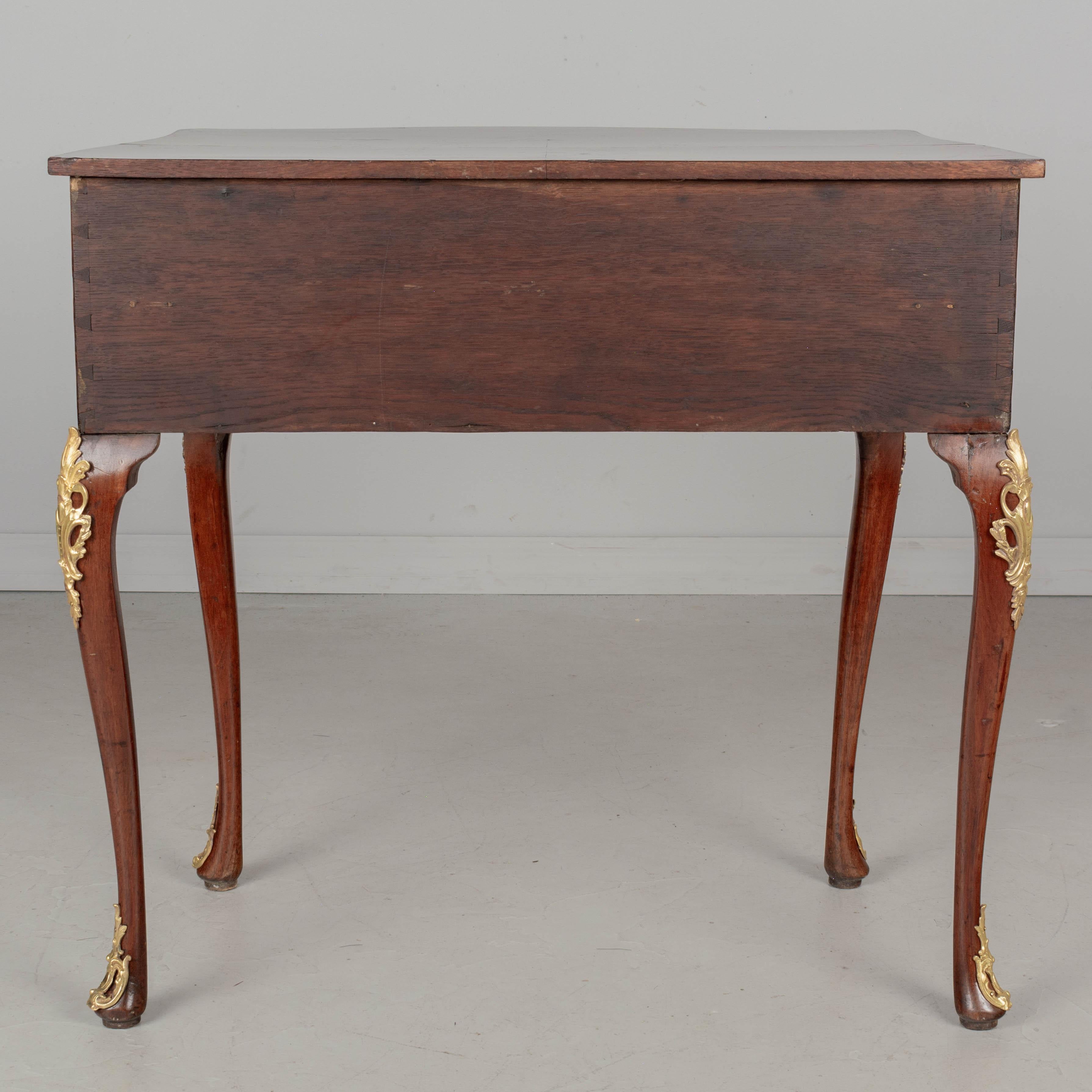 20th Century English Style Mahogany Side Table For Sale