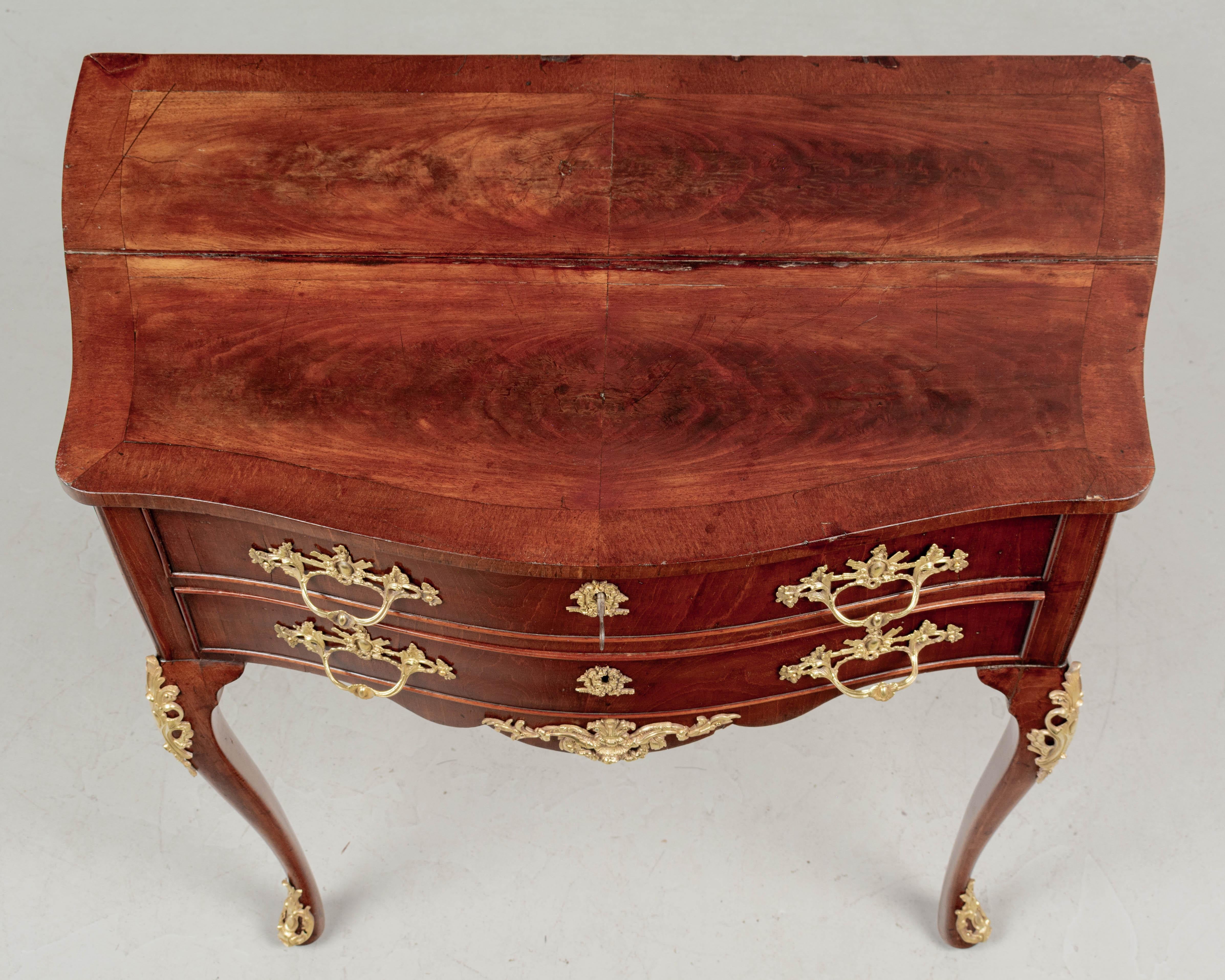English Style Mahogany Side Table For Sale 2