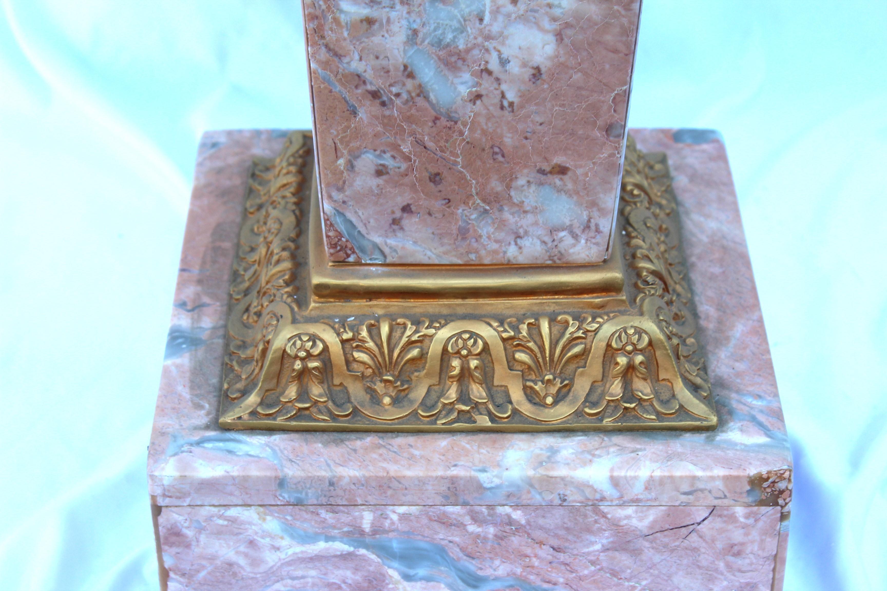 English Style Marble Pedestal , Gold plate hardware In Good Condition For Sale In Los Angeles, CA