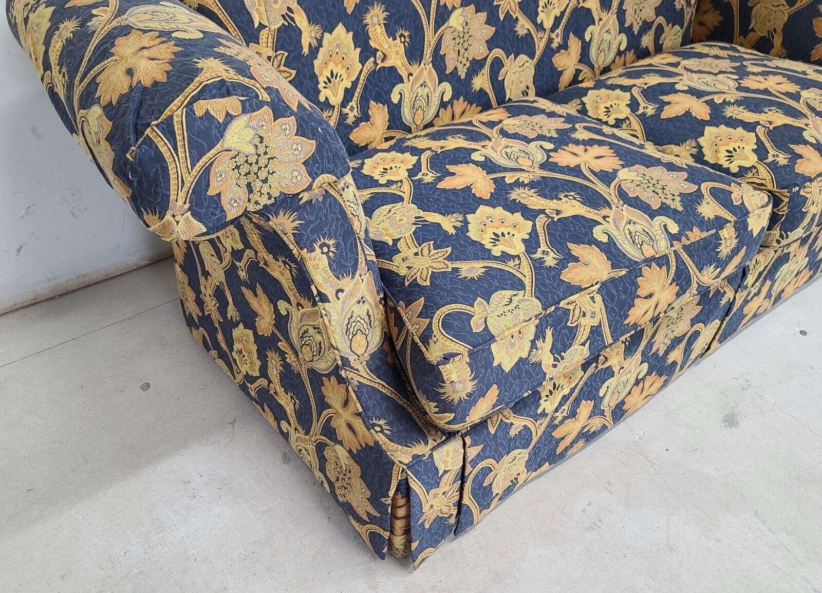 Roll-Arm-Sofa im englischen Stil von Century Furniture im Angebot 1