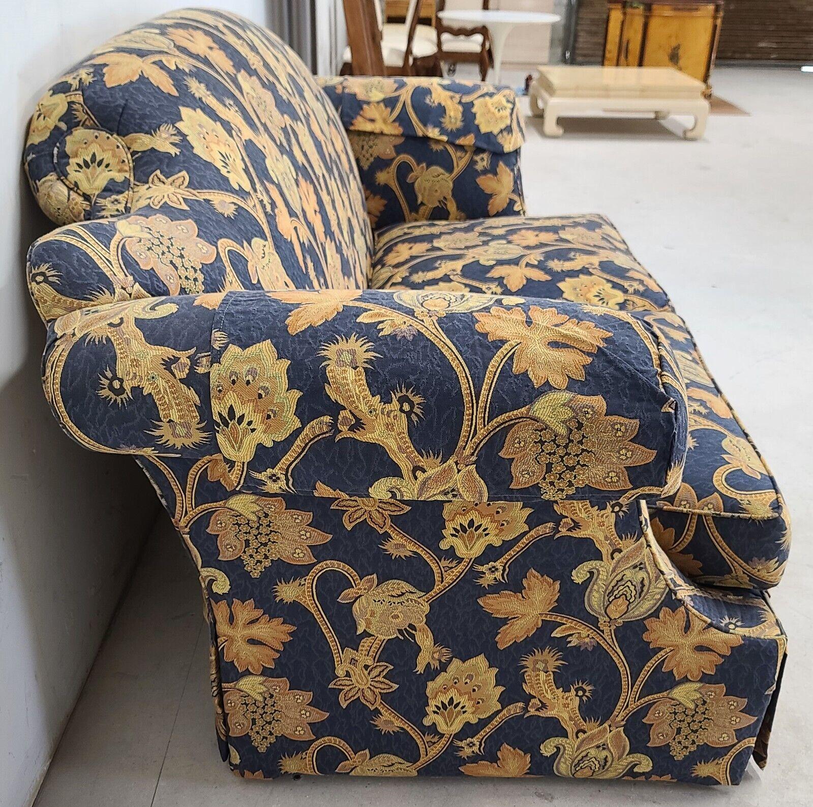 Roll-Arm-Sofa im englischen Stil von Century Furniture im Angebot 2