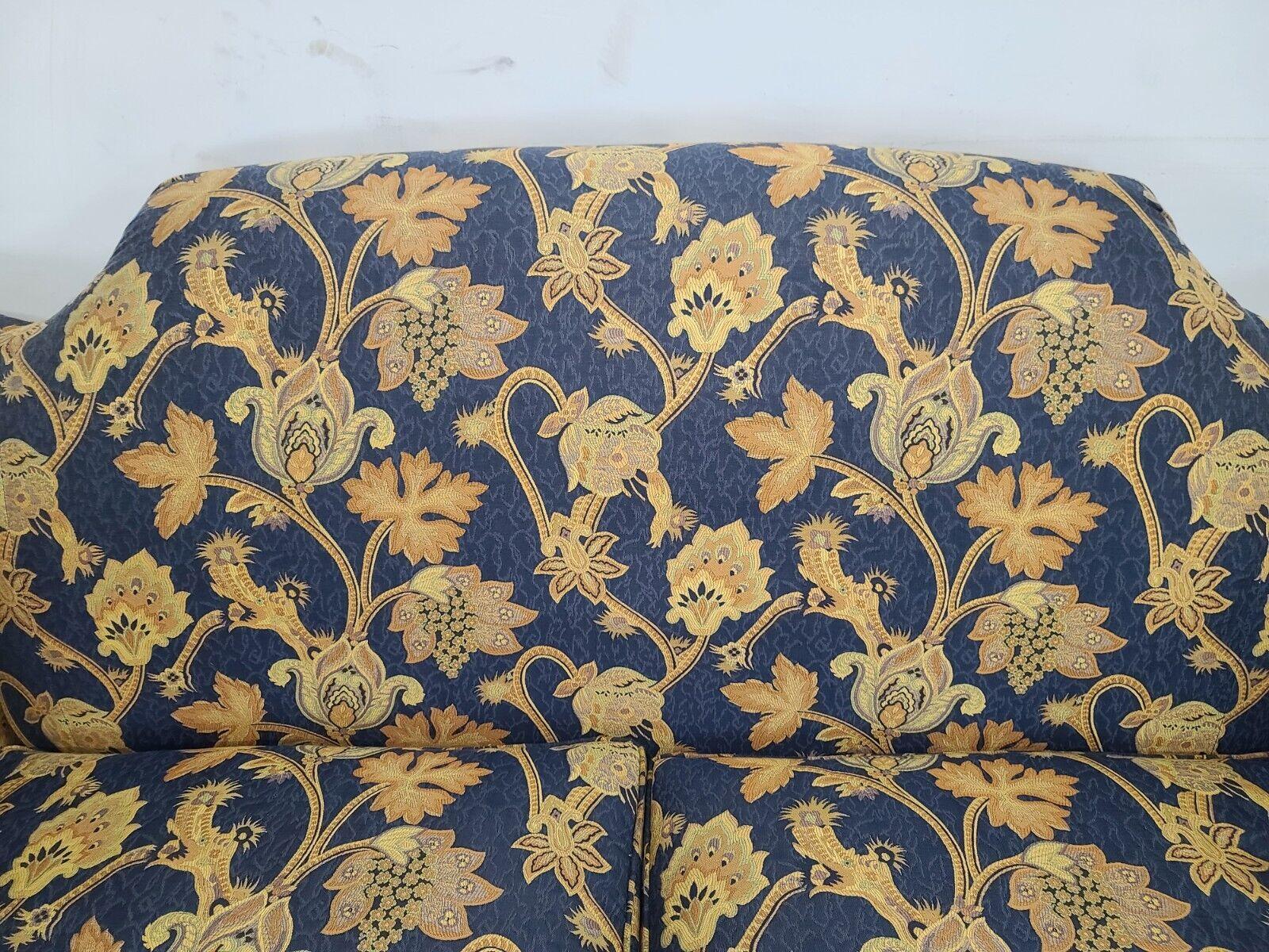 Roll-Arm-Sofa im englischen Stil von Century Furniture im Angebot 4