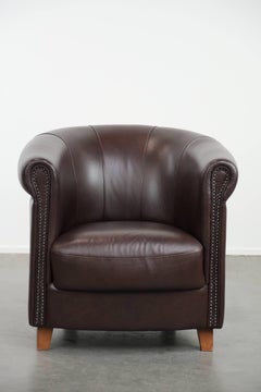 English style round leather club chair in very good condition