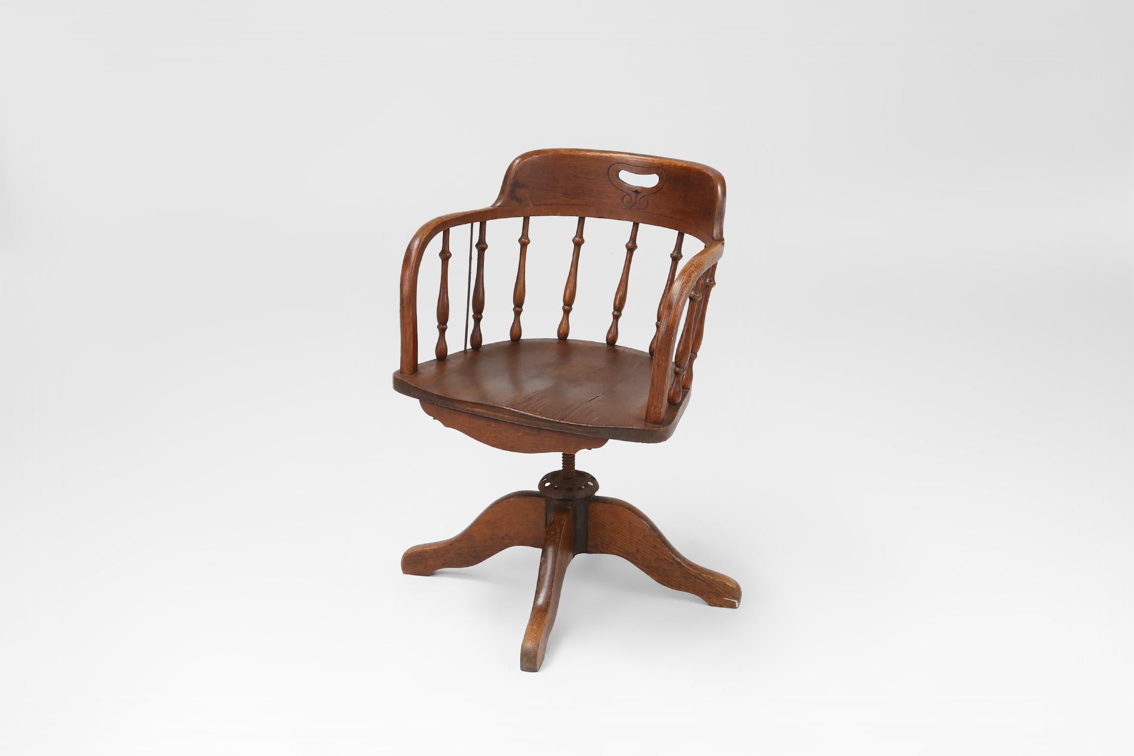 Chaise de bureau de style anglais à base pivotante, vers 1850 en vente 7