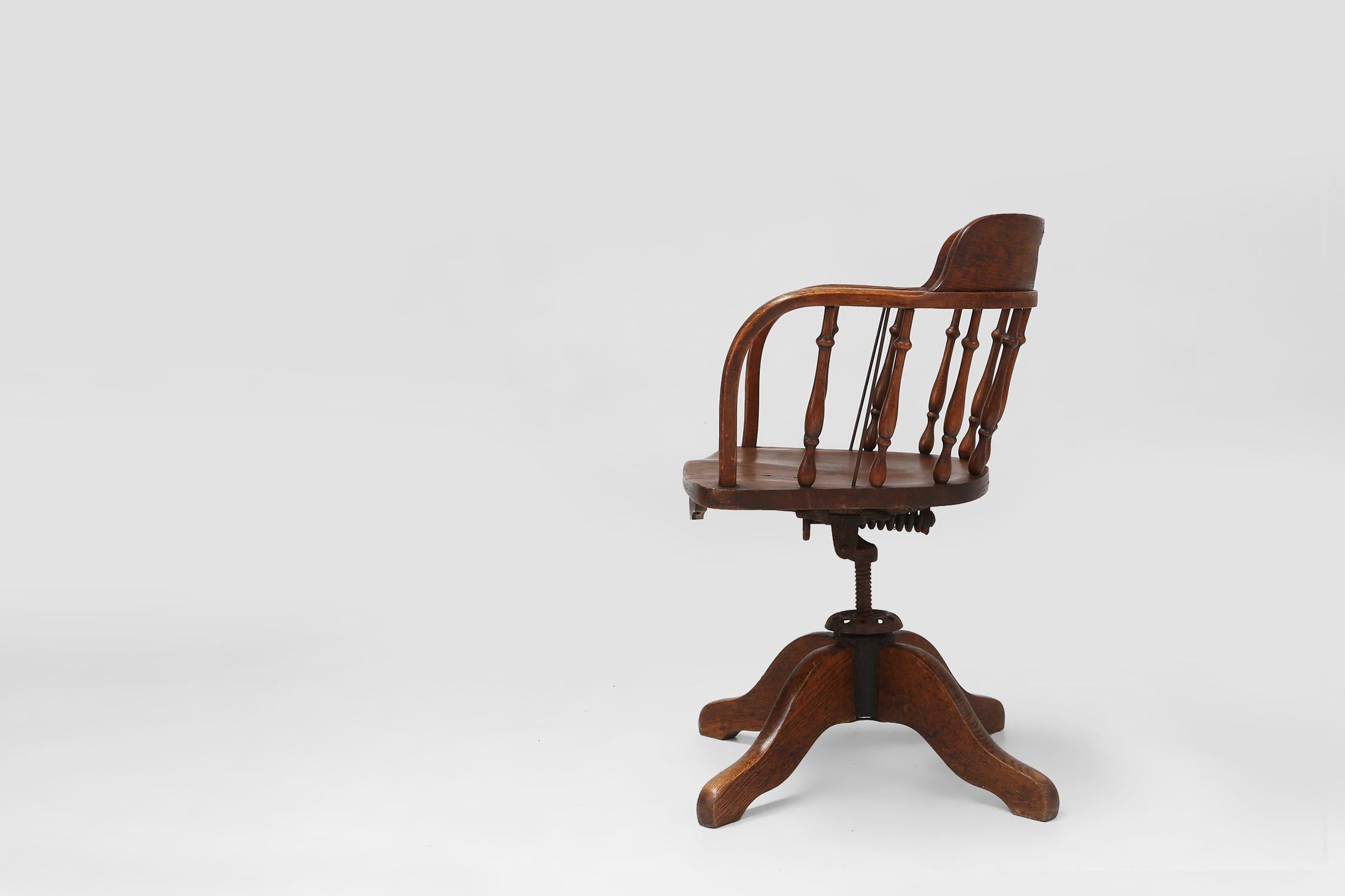 Mid-Century Modern Chaise de bureau de style anglais à base pivotante, vers 1850 en vente
