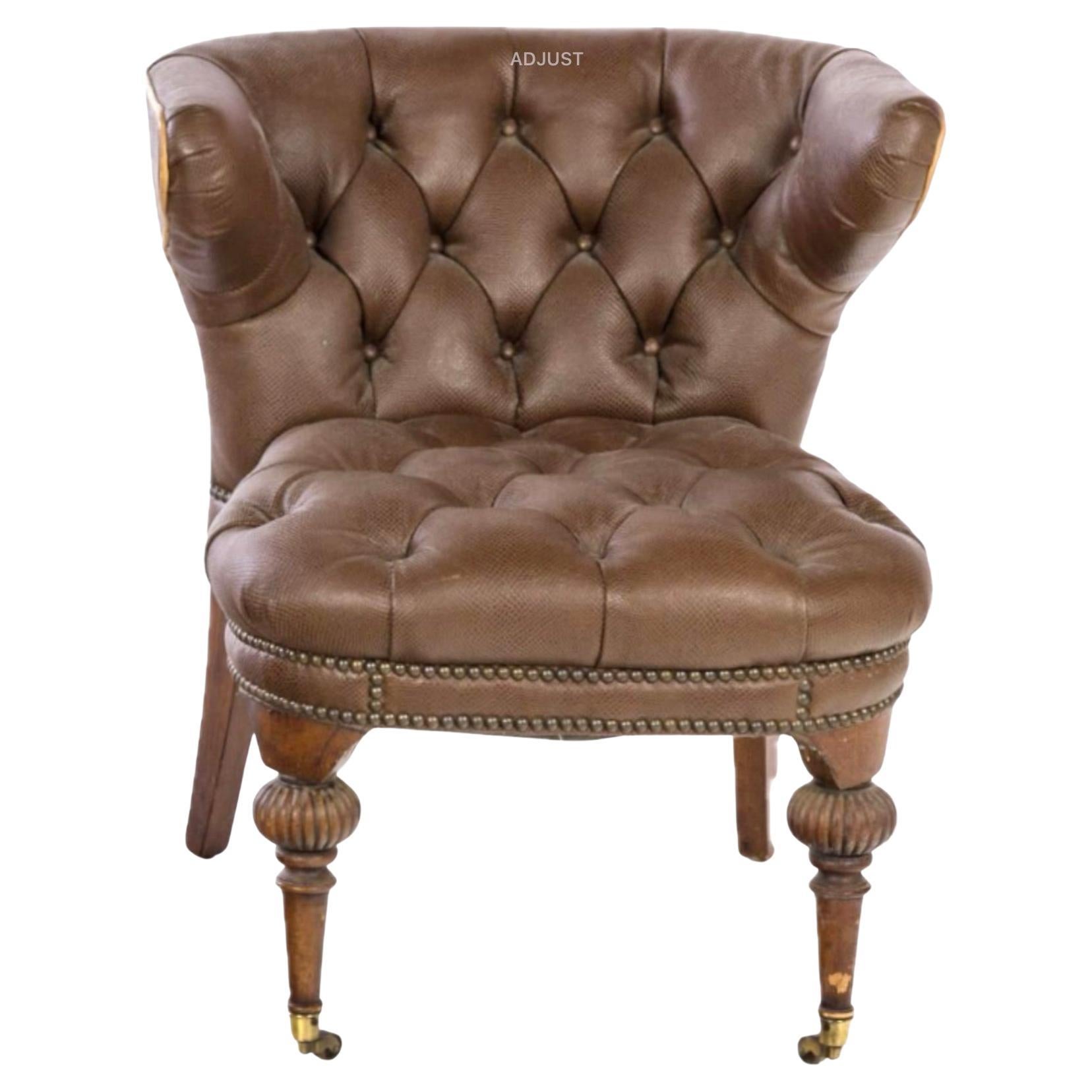 Sedia da combattimento in finta pelle marrone, stile inglese, con inserti in legno in vendita 1
