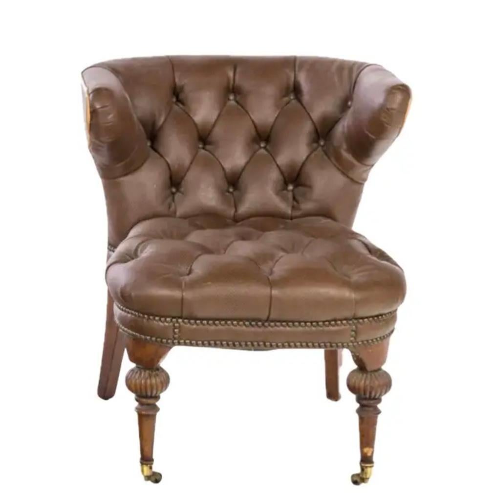 English Style Tufted Brown Kunstleder Hahnenkampf Stuhl im Angebot 1