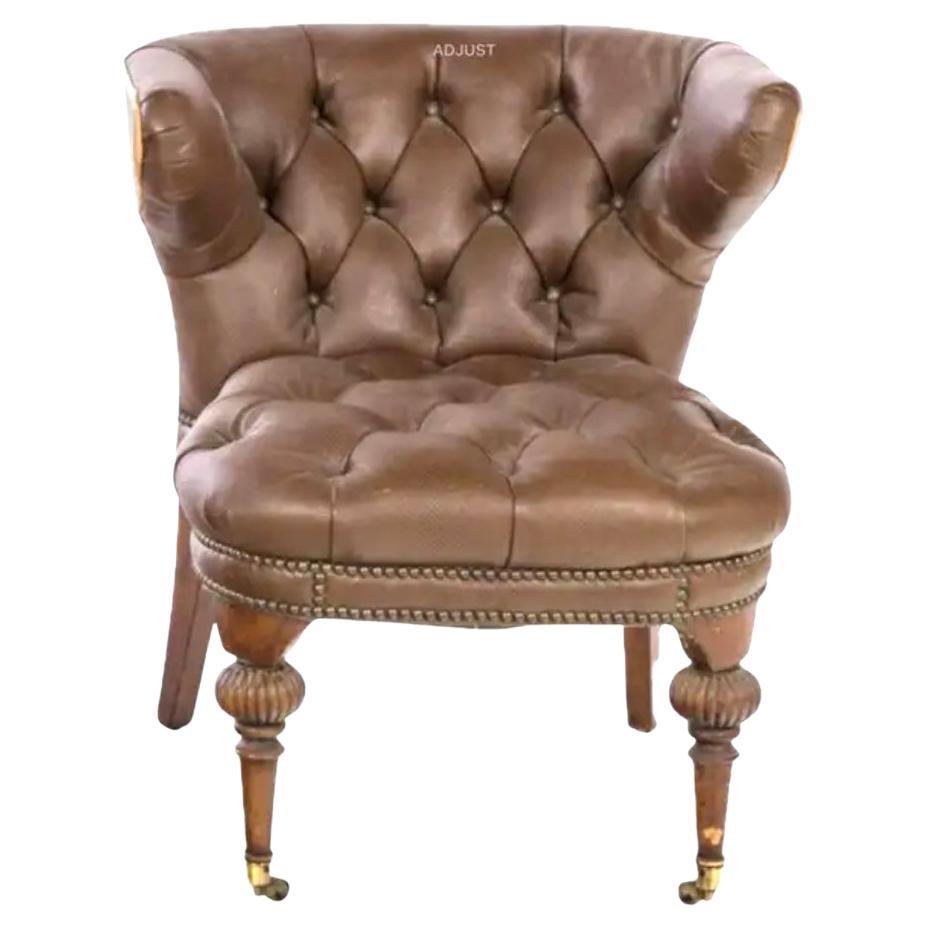 Sedia da combattimento in finta pelle marrone, stile inglese, con inserti in legno in vendita