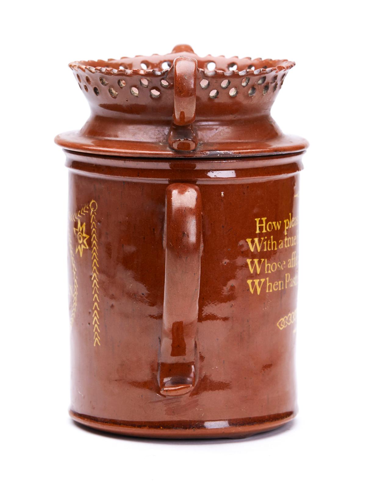 Coupe à couvercle en poterie rouge du Sussex avec verset:: 1819 en vente 2
