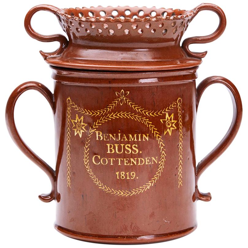 Coupe à couvercle en poterie rouge du Sussex avec verset:: 1819 en vente