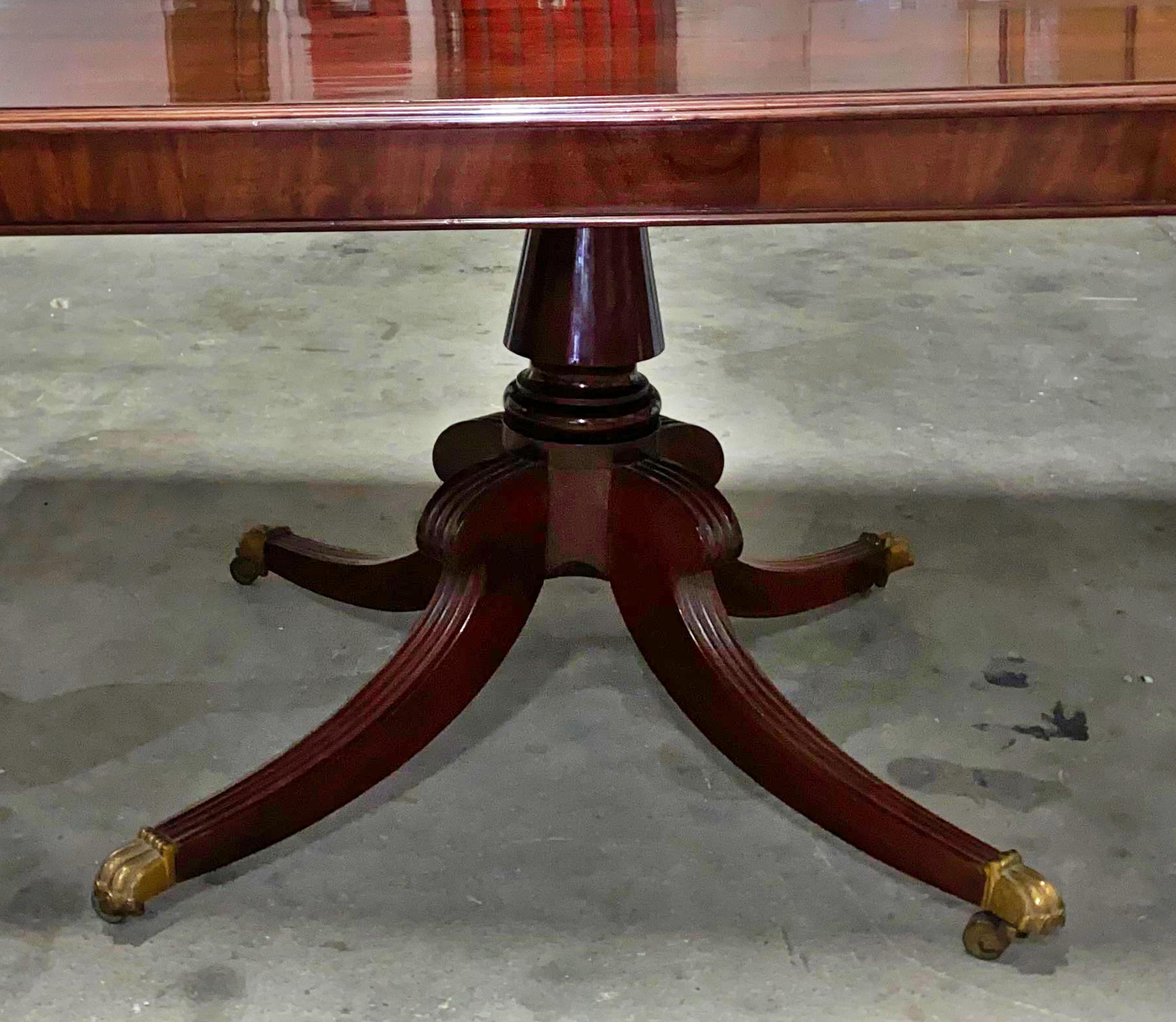 English Table from the 19th Century/ began 20th
in walnut root
H: 80cm x 140cm x 110cm
good condition
origin: Roman house (Italy)