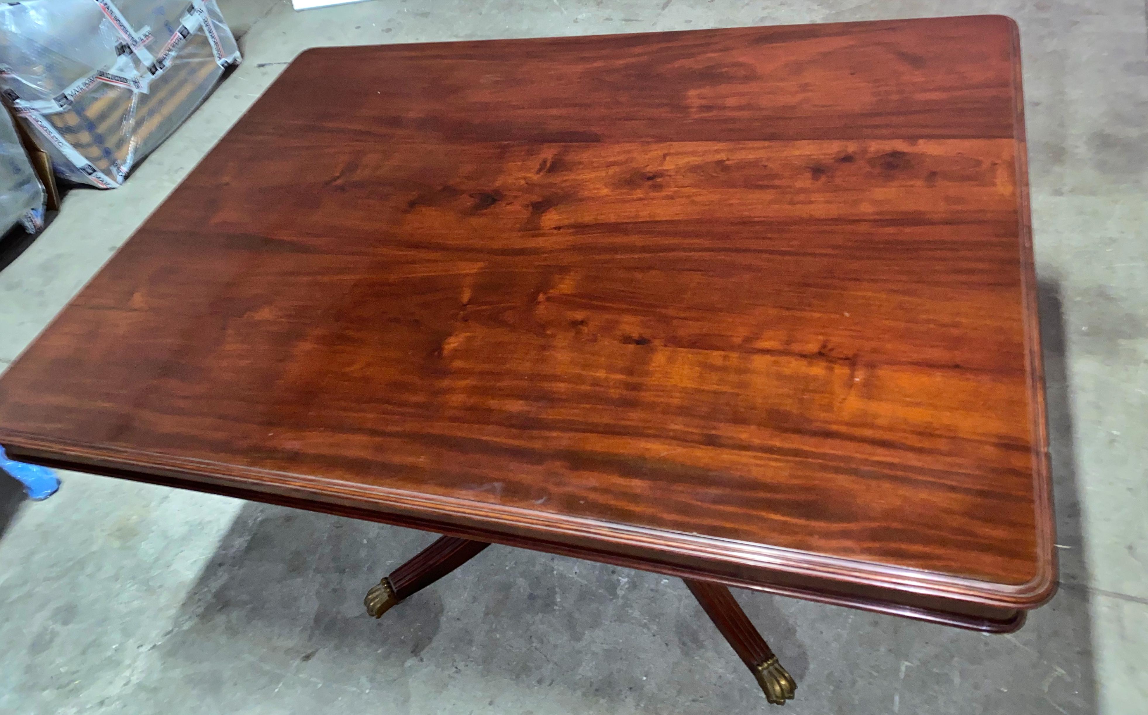 British English Table from the 19th Century in Walnut Root For Sale