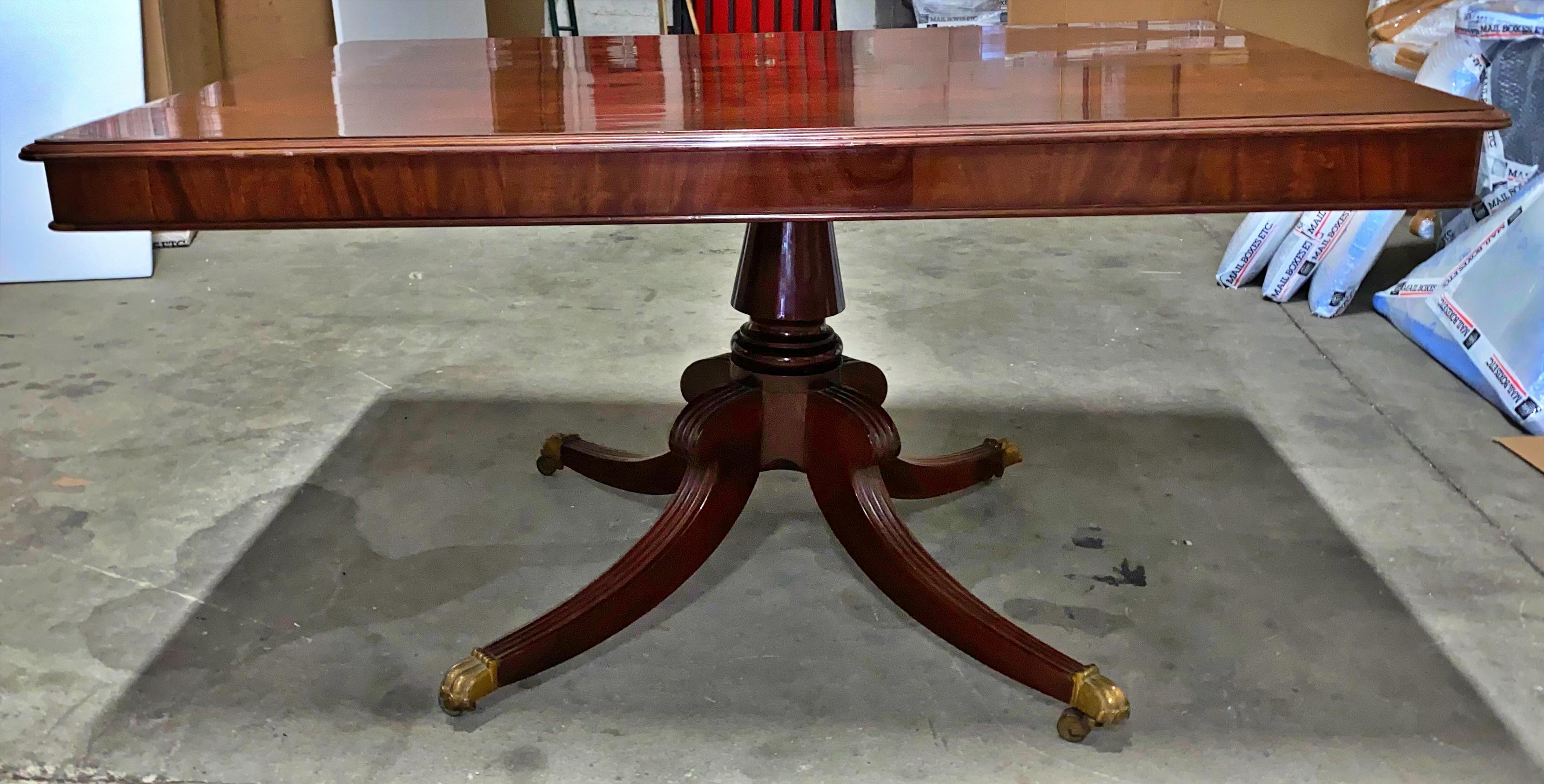 Hand-Crafted English Table from the 19th Century in Walnut Root For Sale