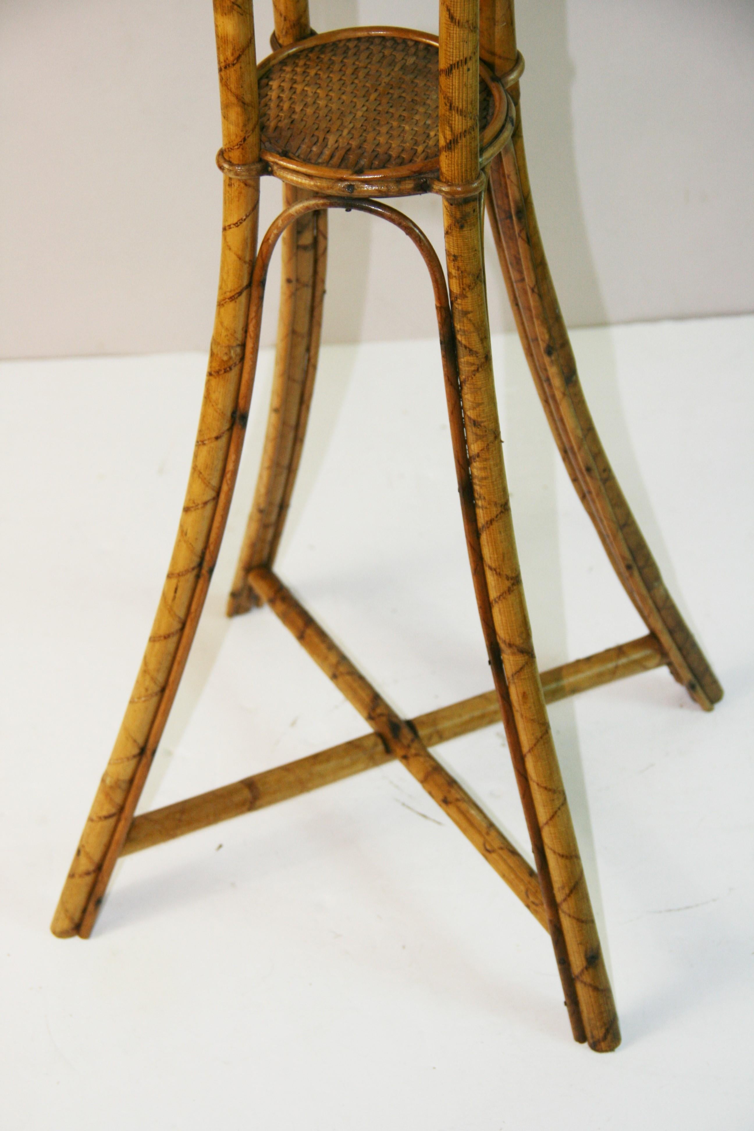 Milieu du XXe siècle English Tall Faux Bamboo Wicker Two Tier Plant Stand en vente