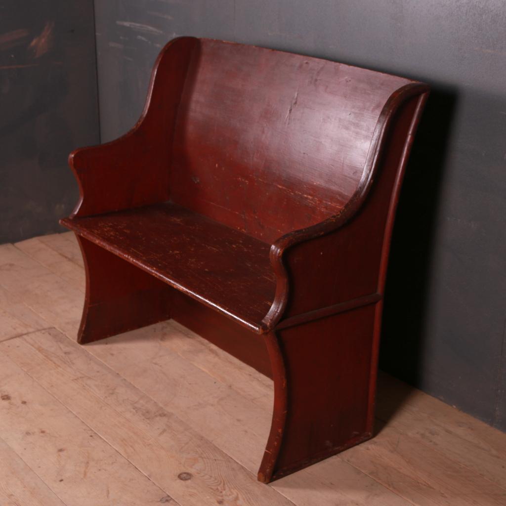 Maravilloso pequeño banco de taberna original pintado, 1840.

Dimensiones
41 pulgadas (104 cms) de ancho
53 cm de profundidad
95 cm de altura.