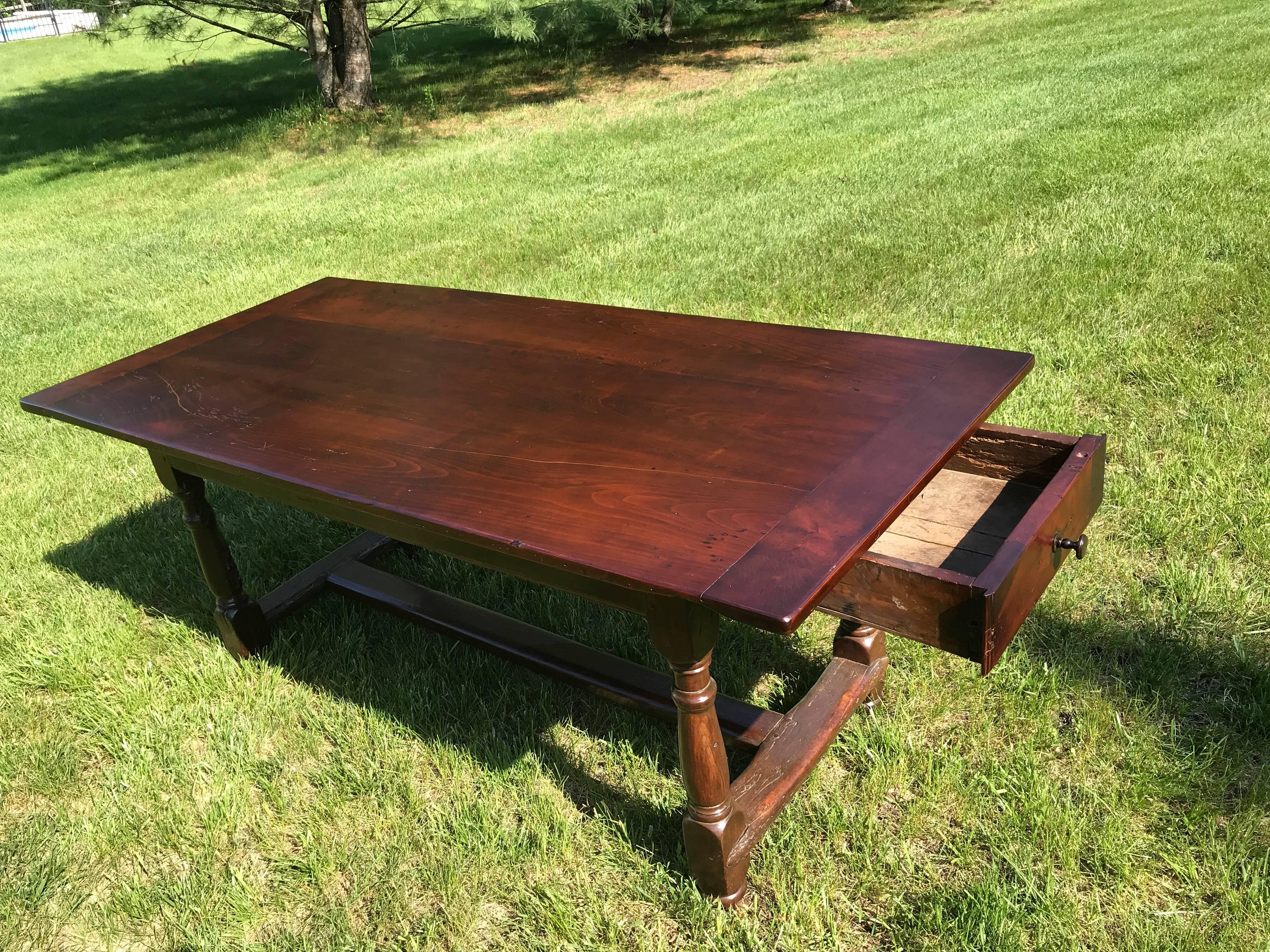 English Tavern Table, Late 18th Century Walnut, Cherry In Good Condition In Billerica, MA