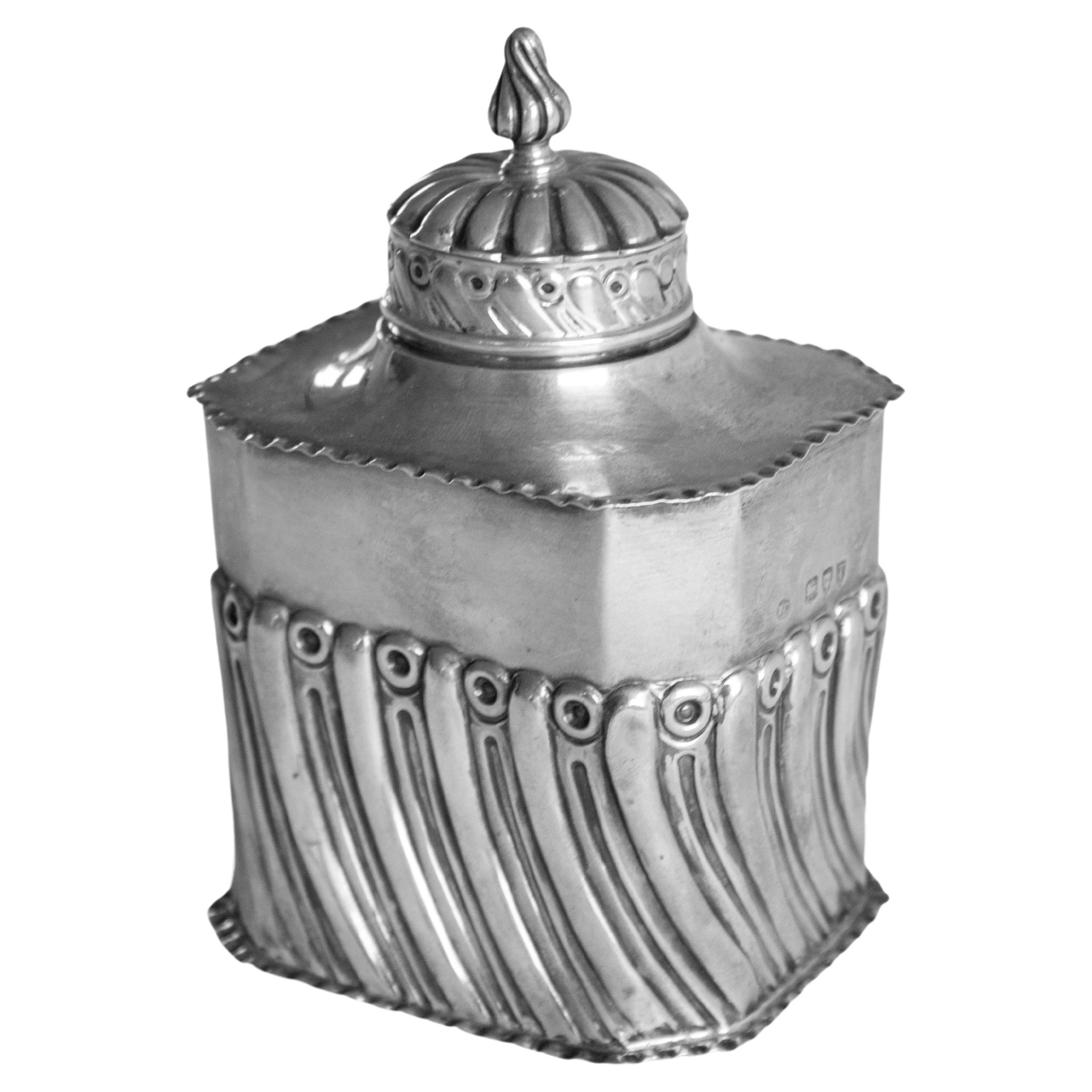 English Tea Caddy in Sterling Silver, dated 1894, William Richard Corke, London For Sale