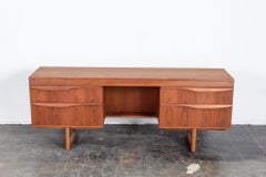 English Teak 1950s Mid-Century Modern Vanity or Small Desk with 4 Drawers