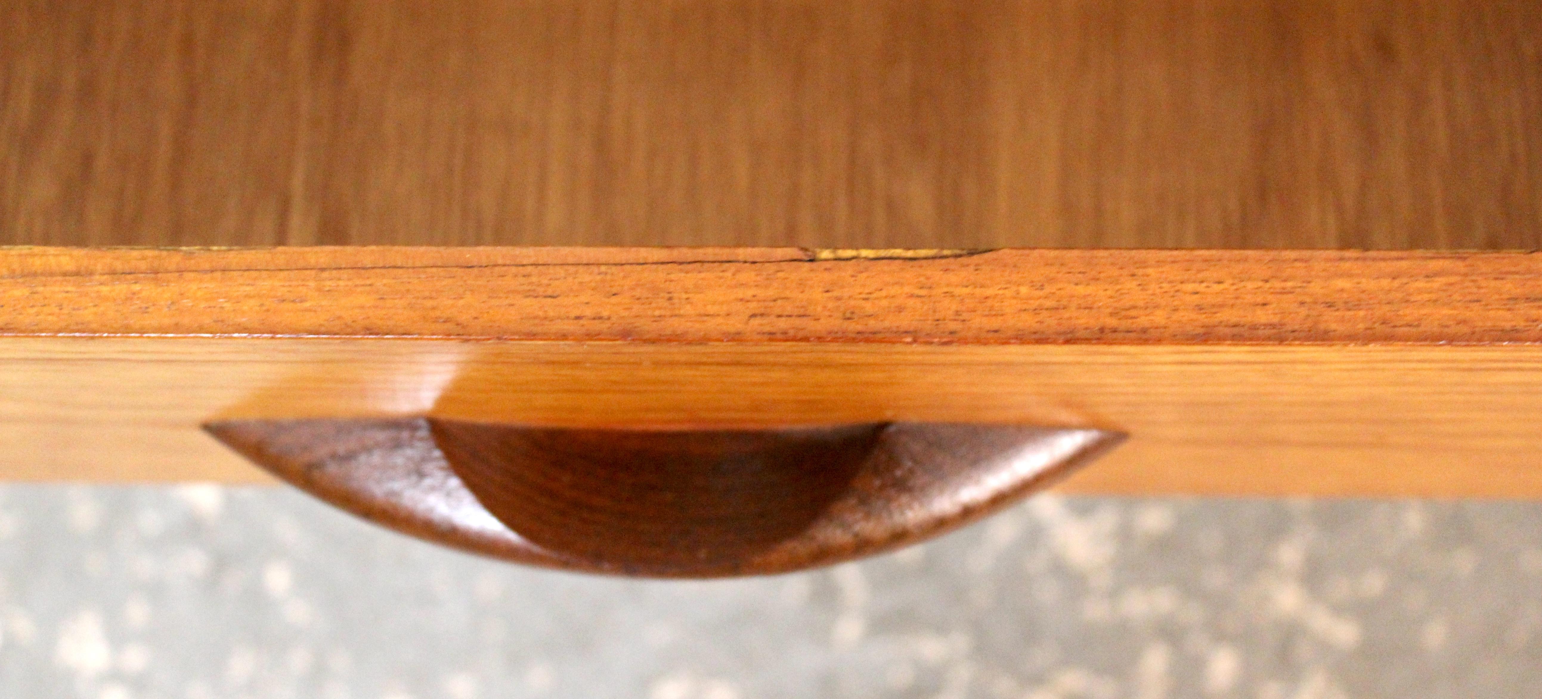 Mid-Century moderno Credenza inglese in teak di Avalon in vendita