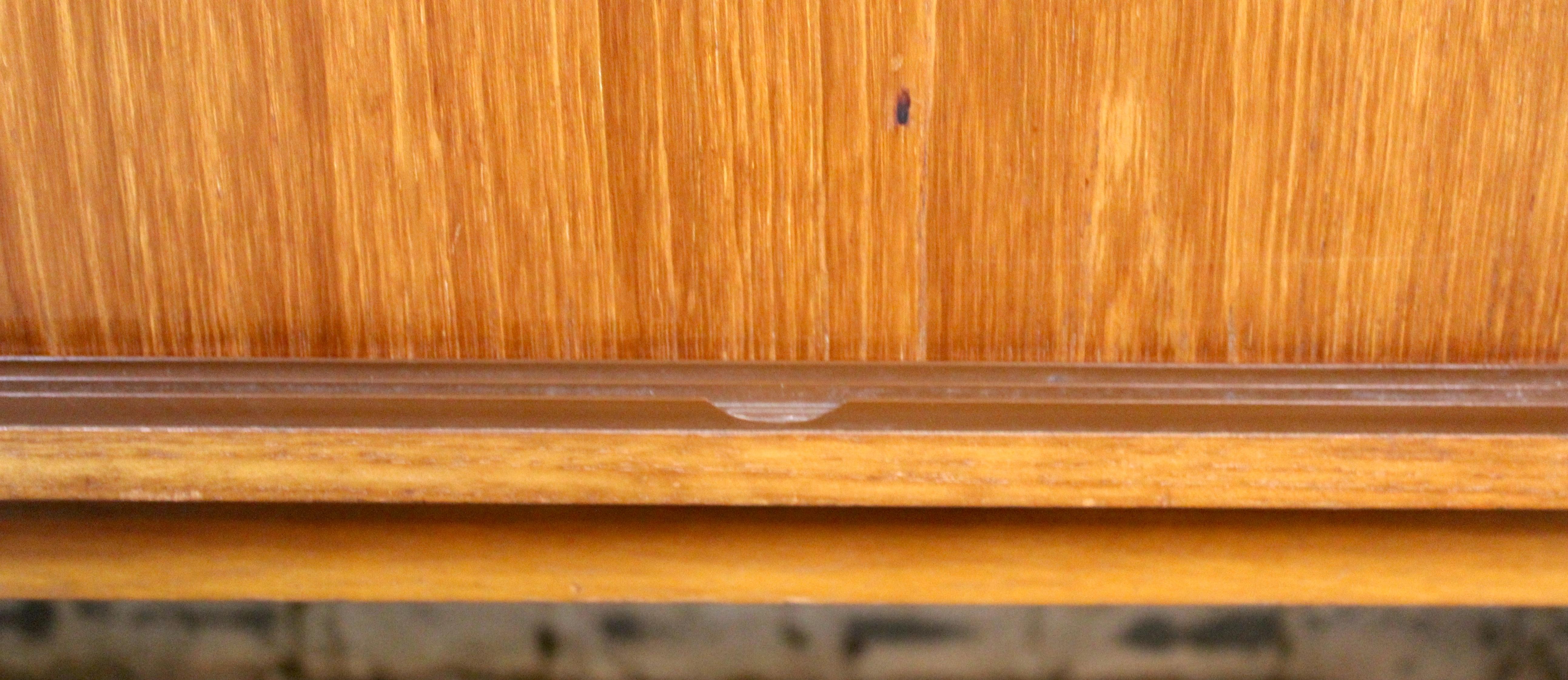 Credenza inglese in teak di Avalon In condizioni buone in vendita a Brooklyn, NY