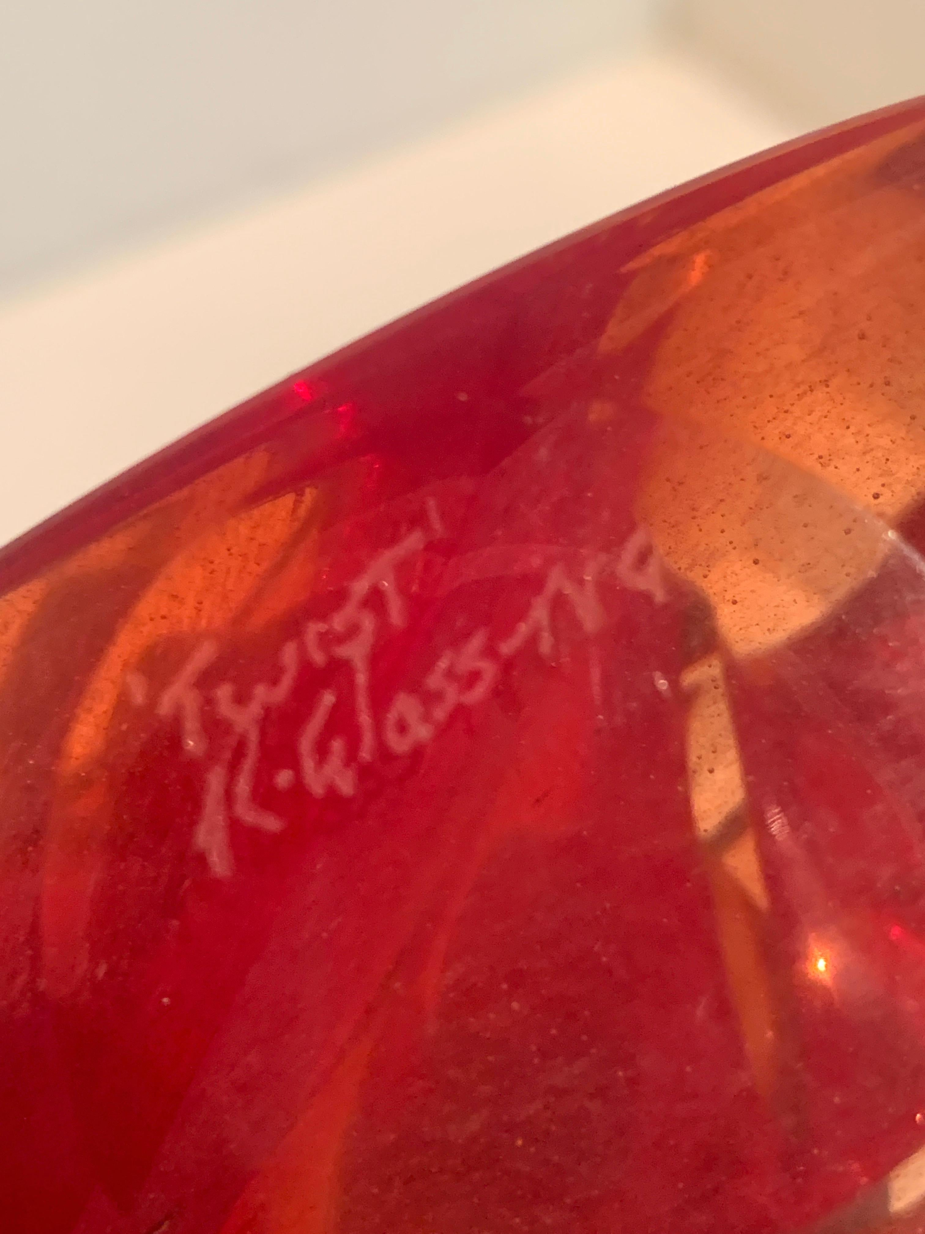 20ième siècle Anglais Teign Valley Red Art Glass Sculpture Paper Weight Bookend en vente