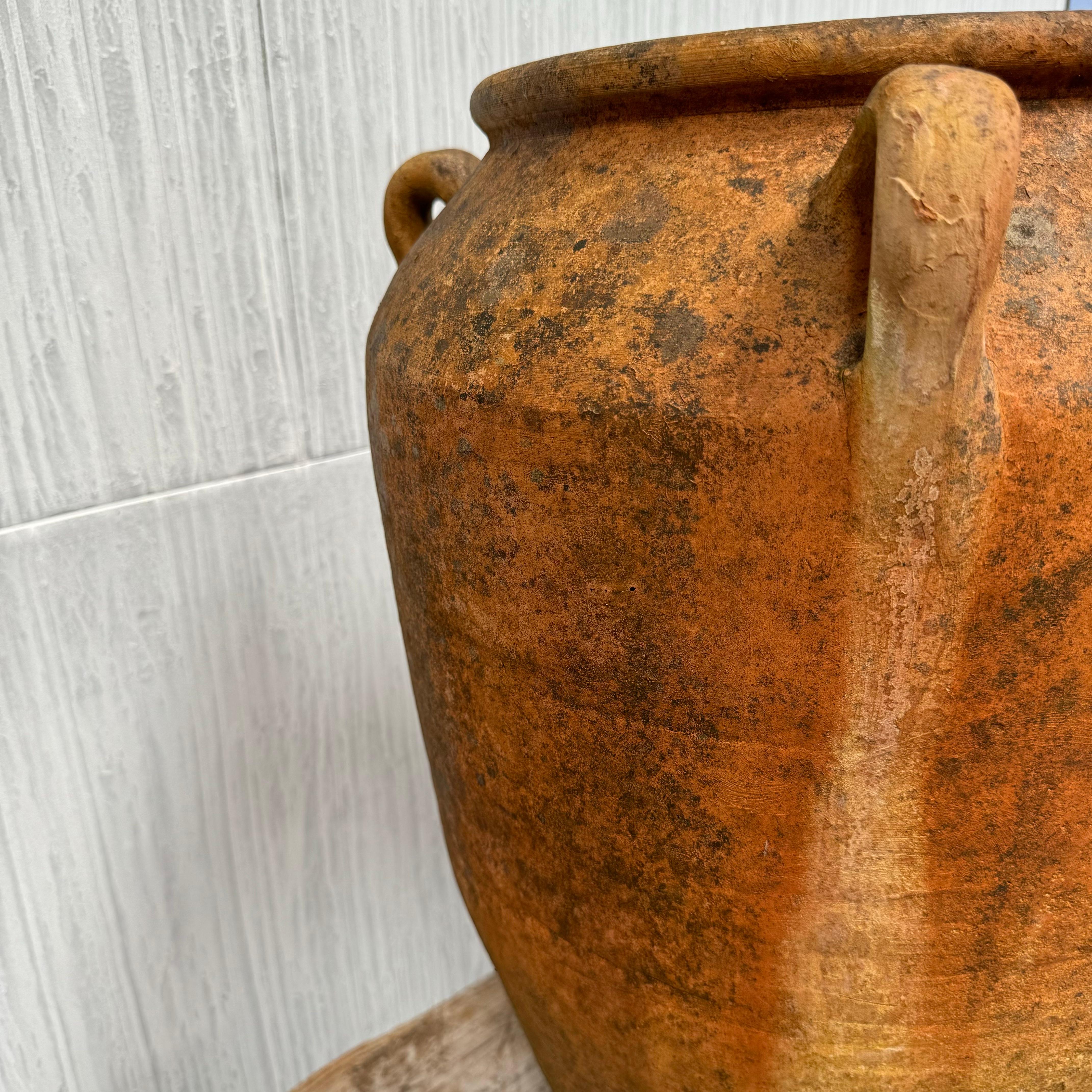 Fait main Urne anglaise en terre cuite - Pot à olive grec de style en vente