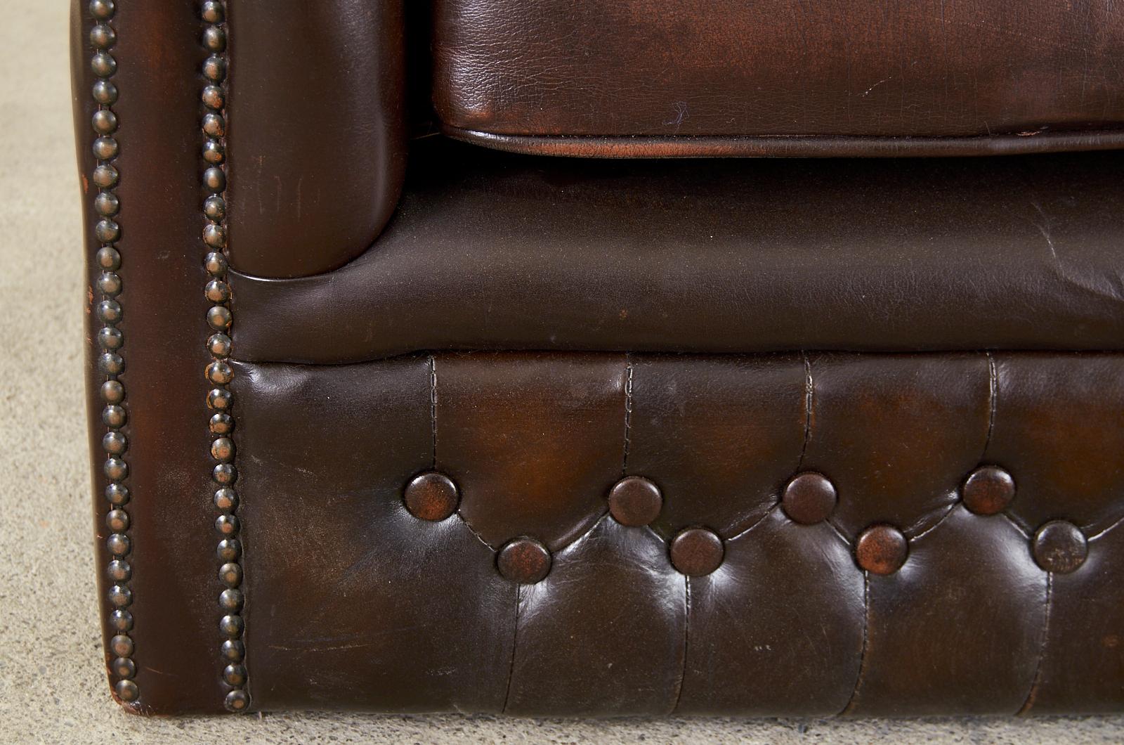 English Thomas Lloyd Cigar Leather Wingback Chesterfield Settee For Sale 7