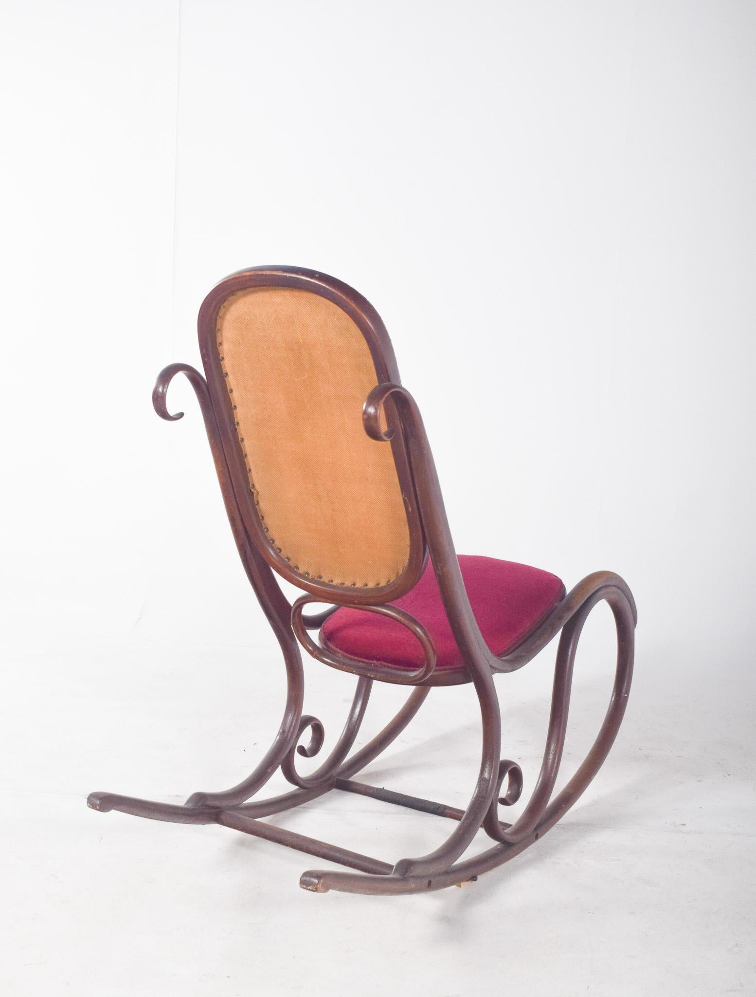 Sedia a dondolo inglese in stile Thonet in vendita 3