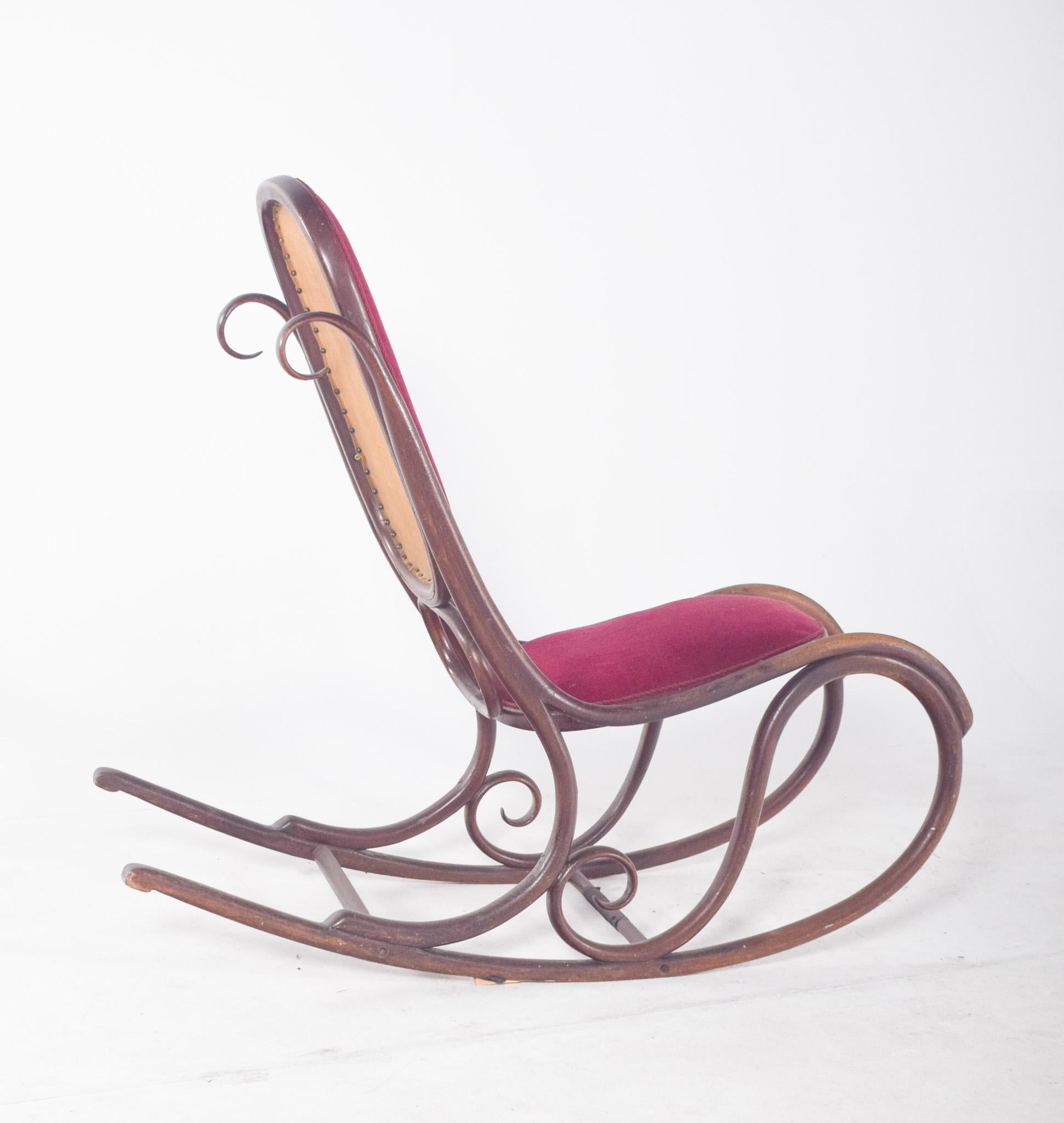 Sedia a dondolo inglese in stile Thonet in vendita 1