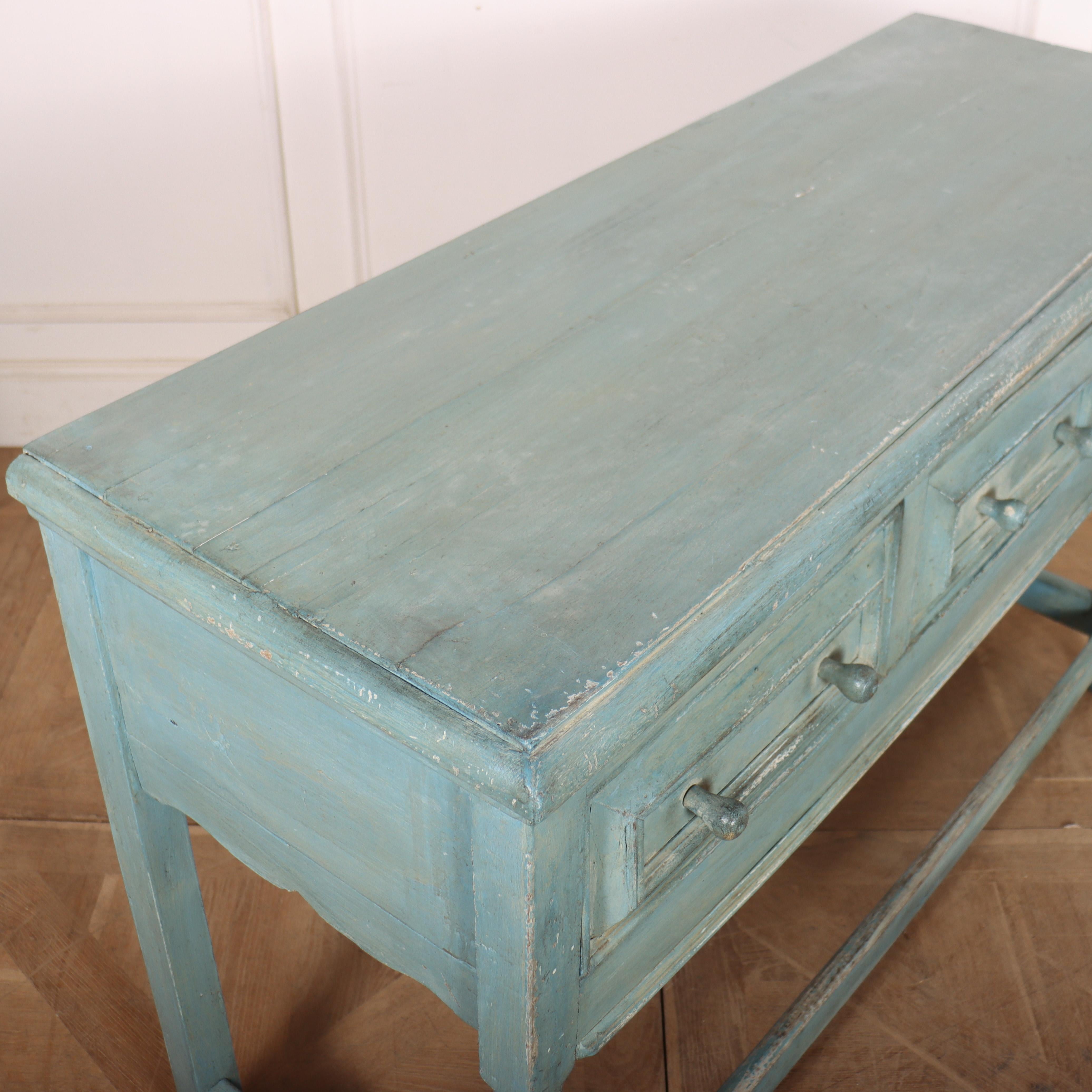 Base de commode anglaise à trois tiroirs en vente 3