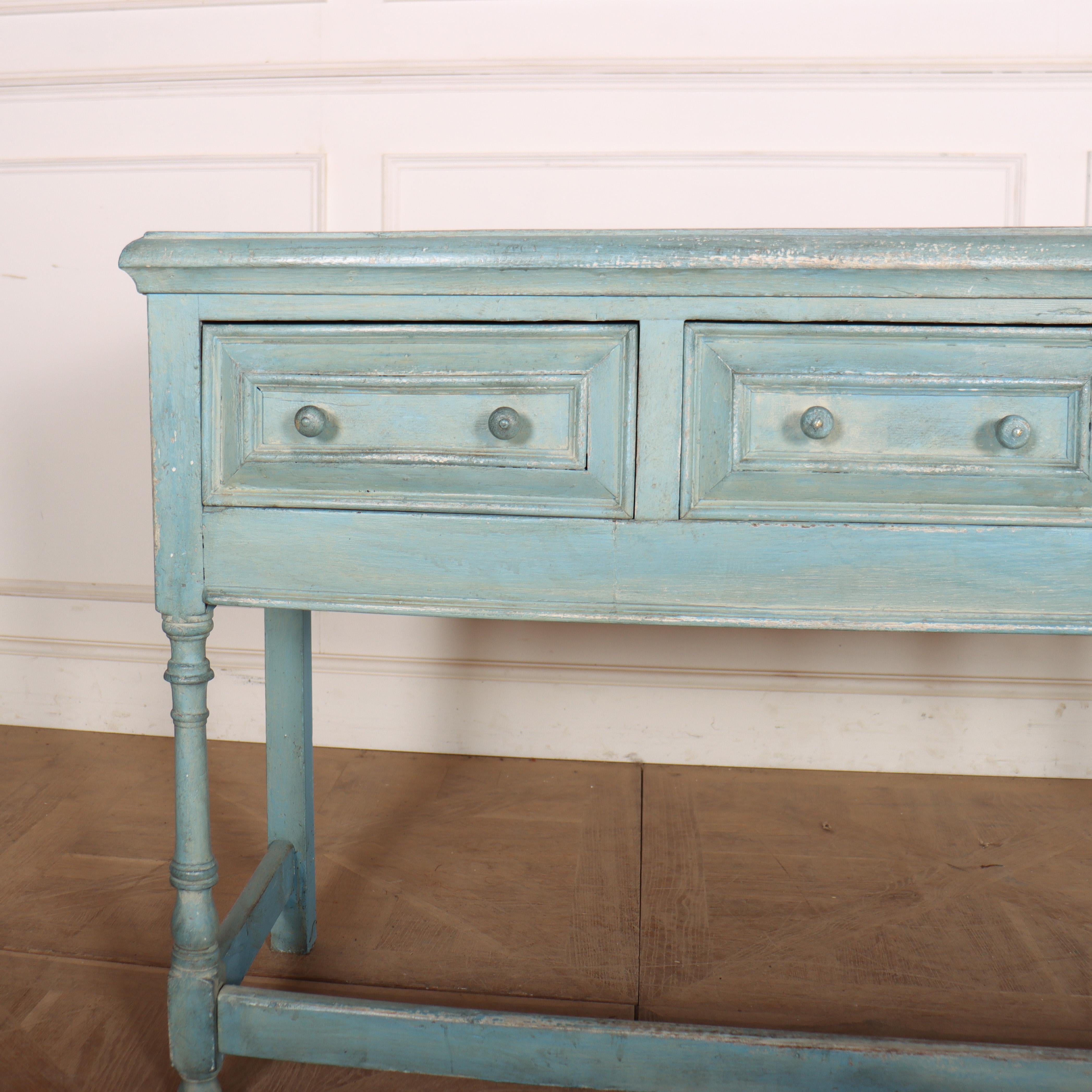 Petite commode à trois tiroirs en chêne peint du XVIIIe siècle. 1790. 


Code : 9029

Dimensions :
W: 53