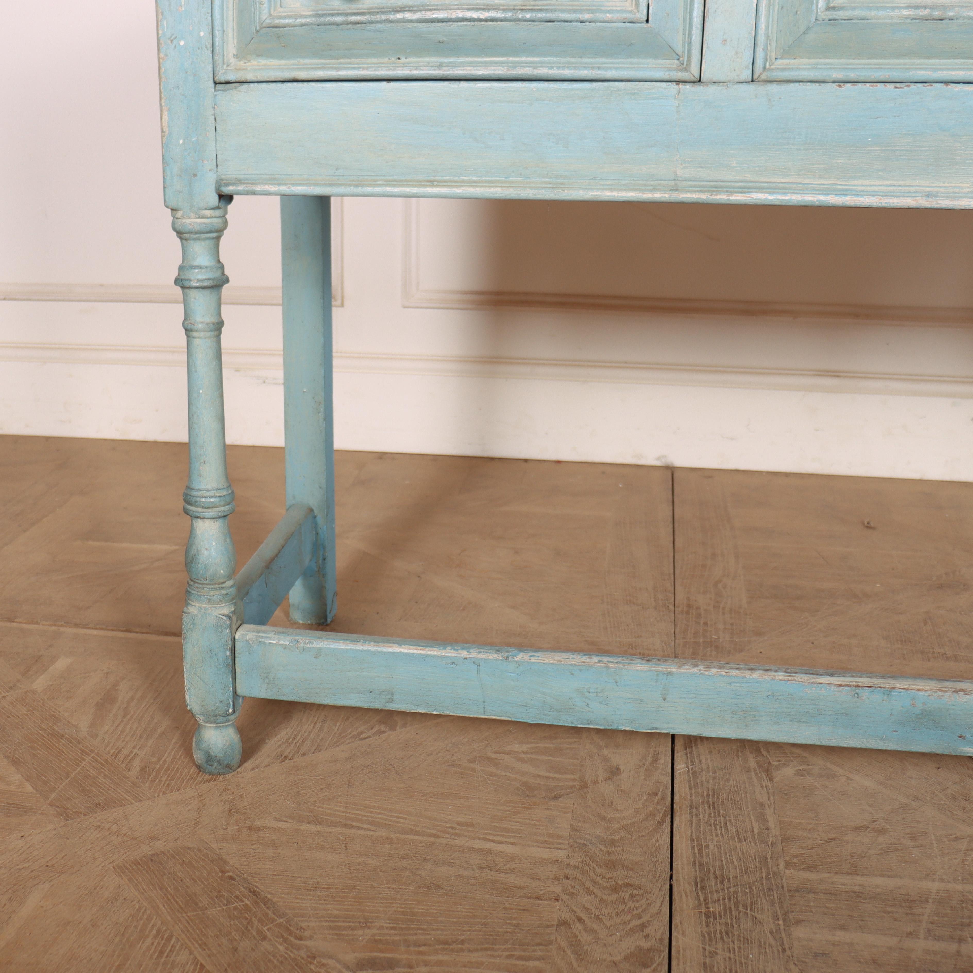 Peint Base de commode anglaise à trois tiroirs en vente