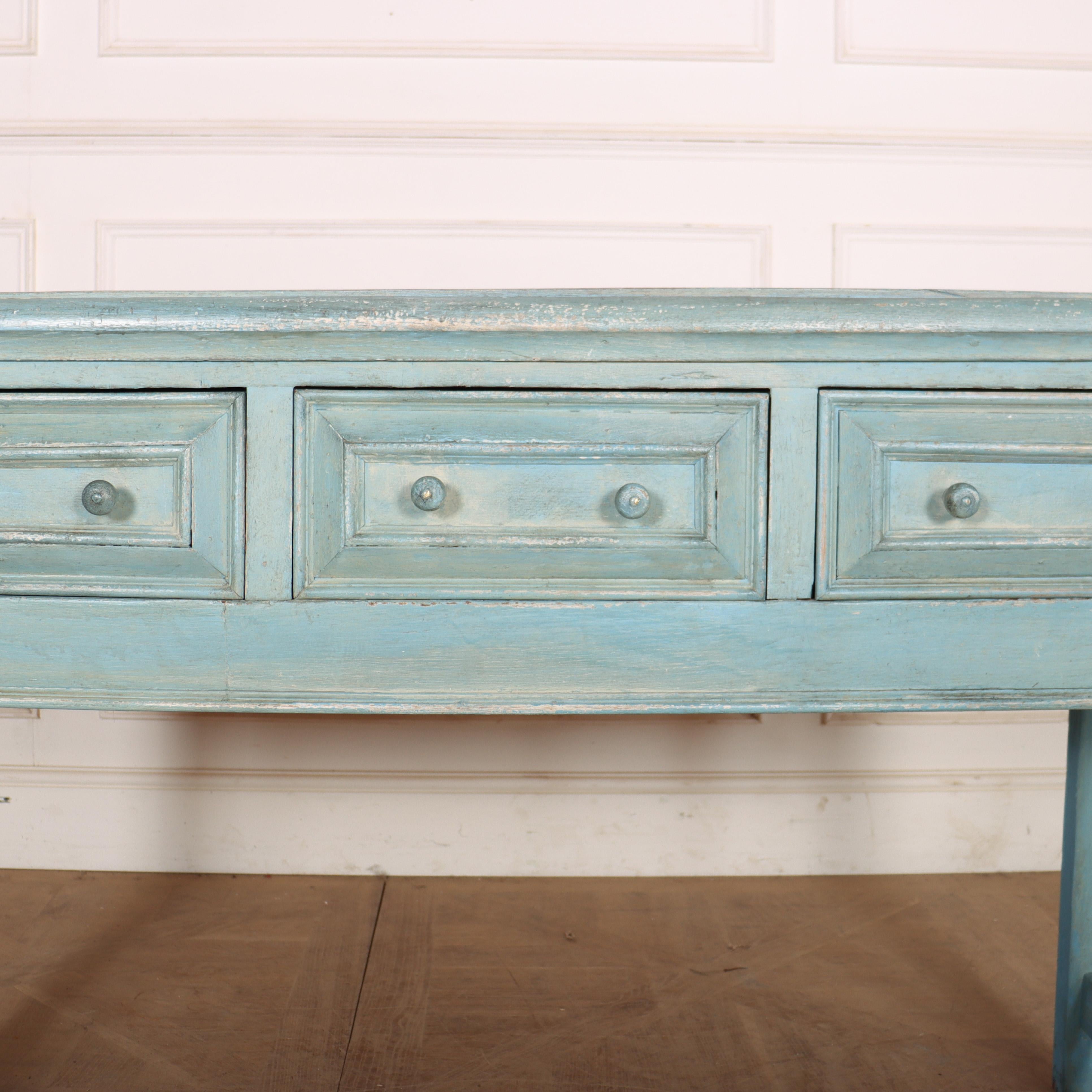 Base de commode anglaise à trois tiroirs Bon état - En vente à Leamington Spa, Warwickshire
