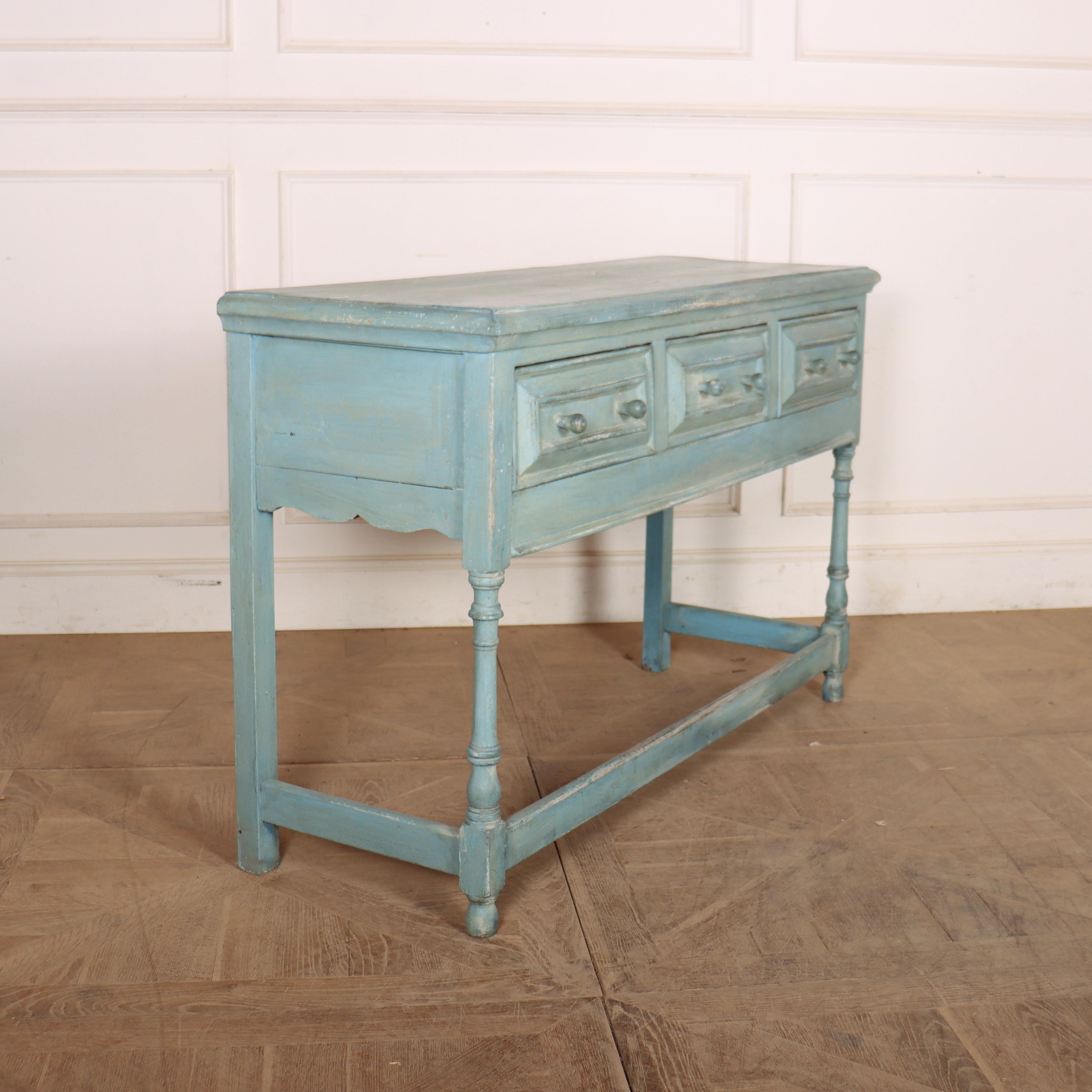 Chêne Base de commode anglaise à trois tiroirs en vente