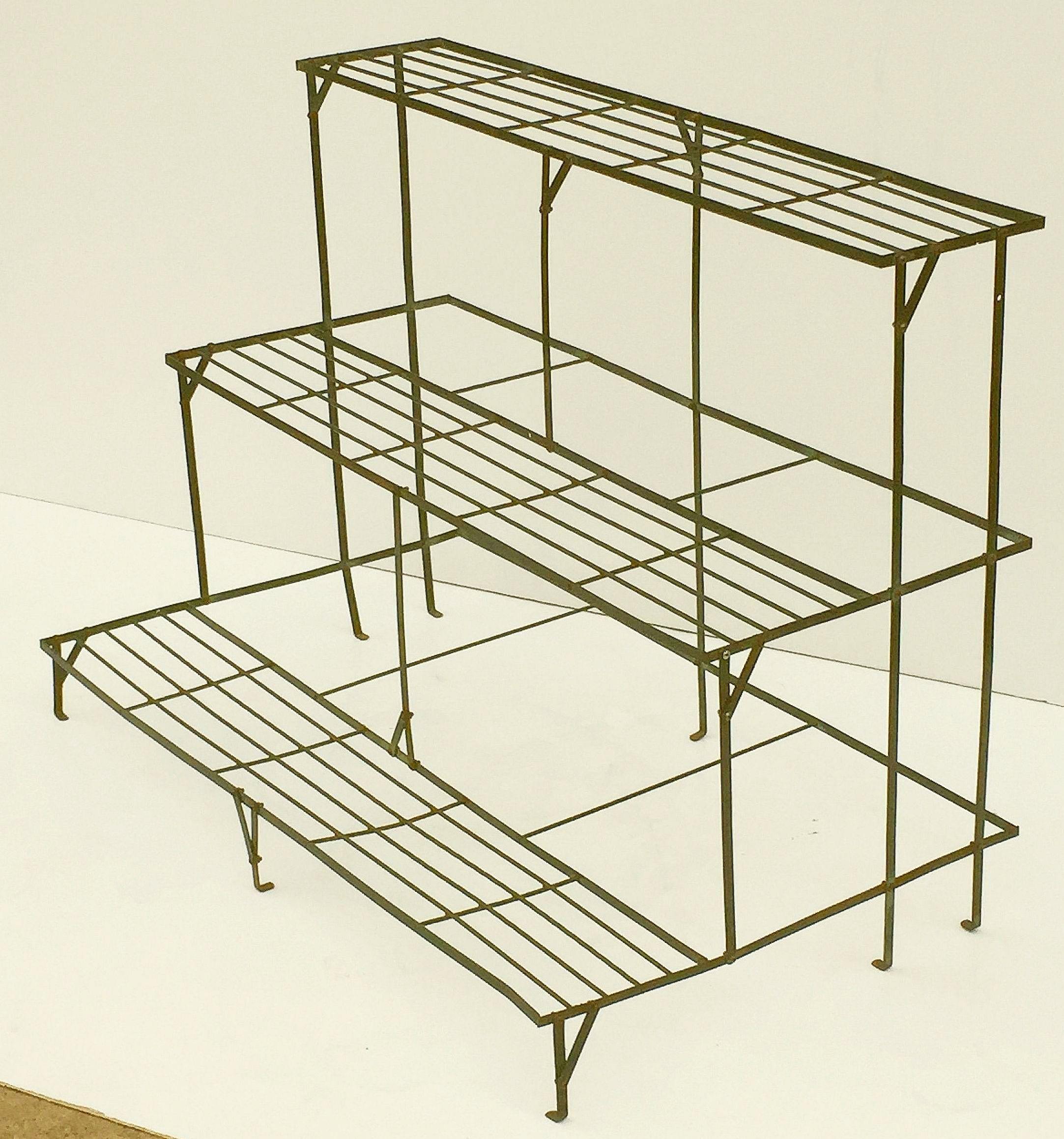 English Three-Tiered Rectangular Plant Stand of Painted Steel for the Garden In Good Condition In Austin, TX