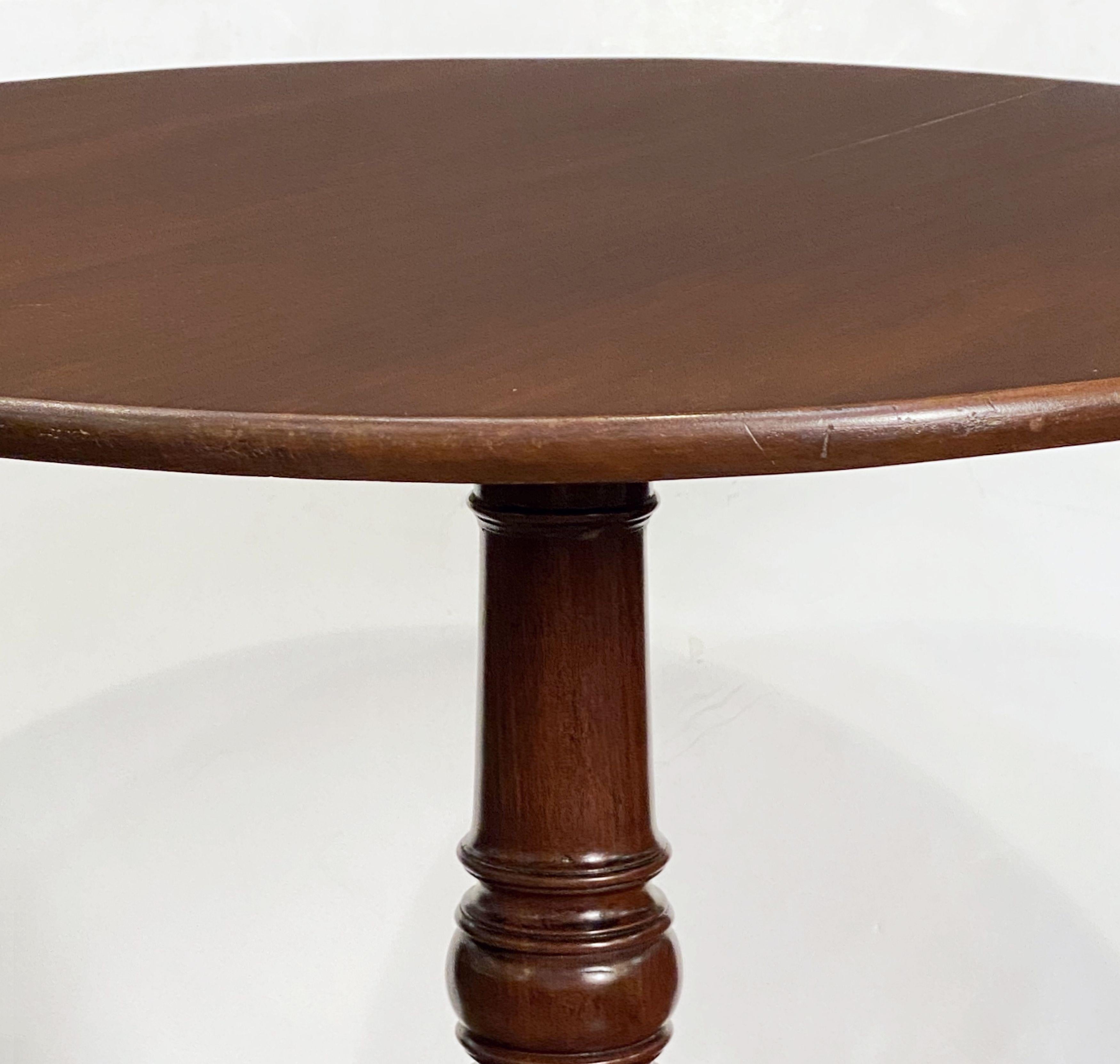 Englischer Dreibein-Tisch aus Mahagoni mit Klappplatte (19. Jahrhundert) im Angebot