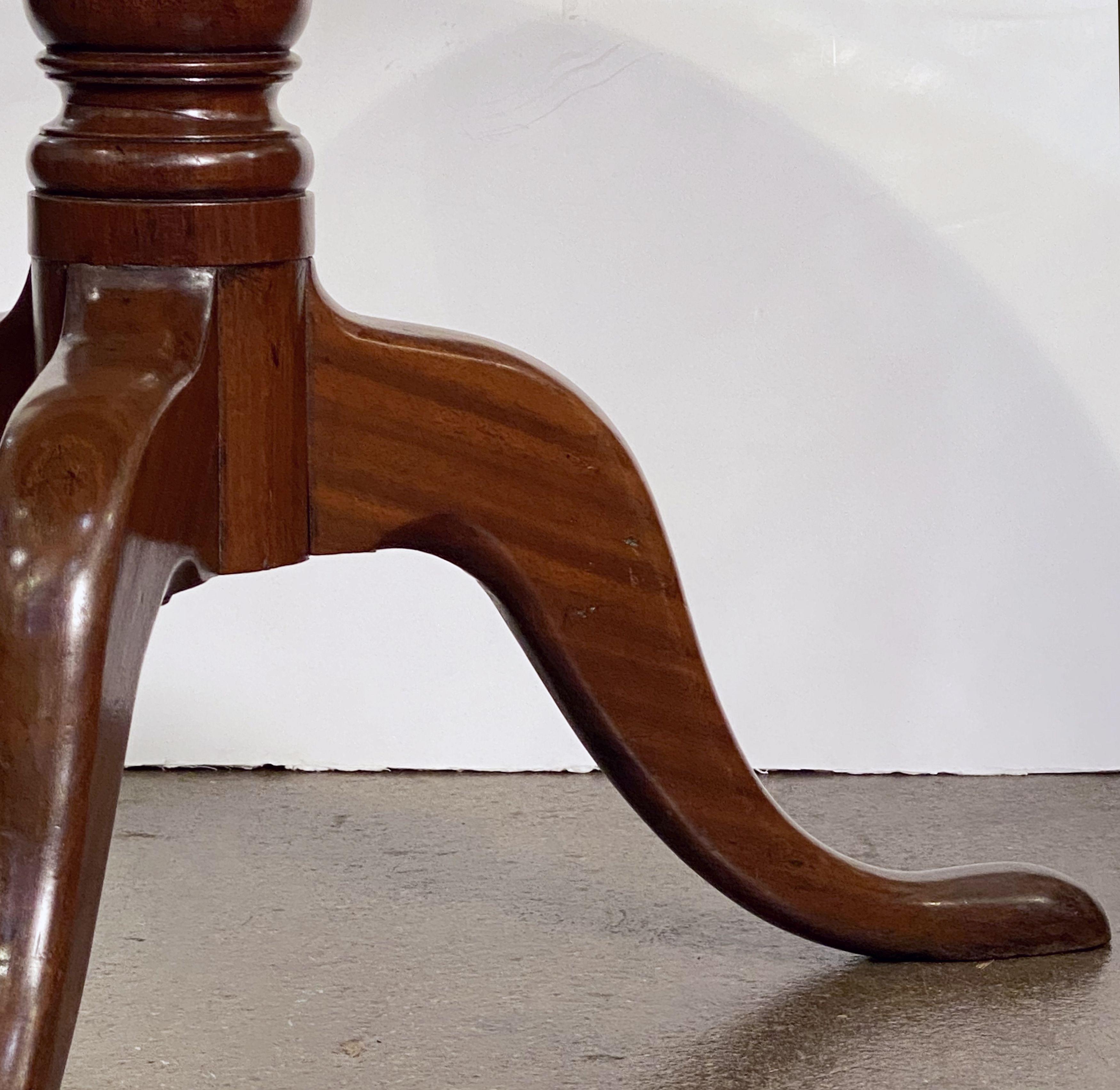 English Tilt-Top Tripod Table of Mahogany For Sale 3