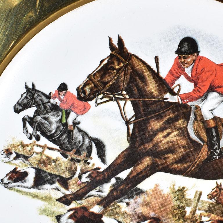 Classique américain Assiette décorative anglaise traditionnelle encadrée en céramique et laiton pour chevaux ou attrape-tout en vente