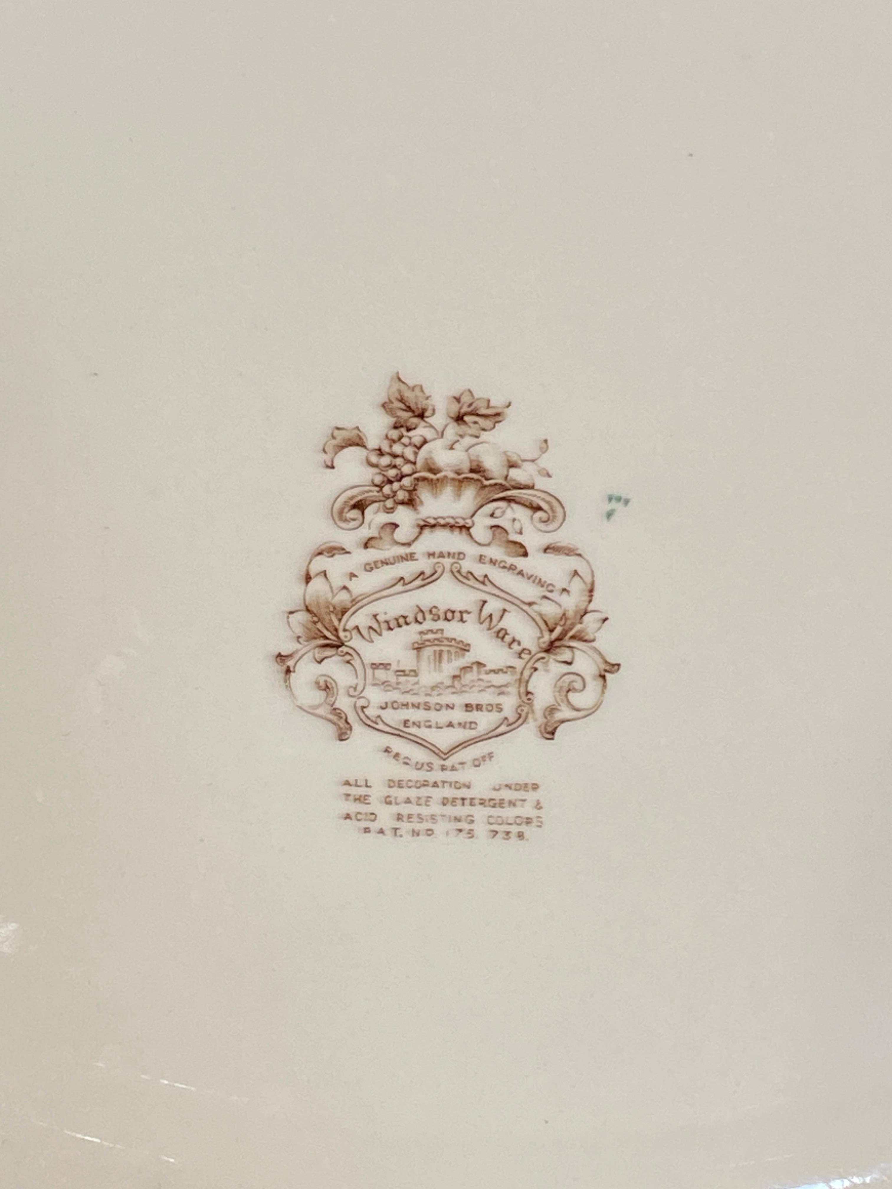 Plato grande de loza transferible inglesa, motivo Fruta de la cosecha, de Johnson Brothers en venta 2