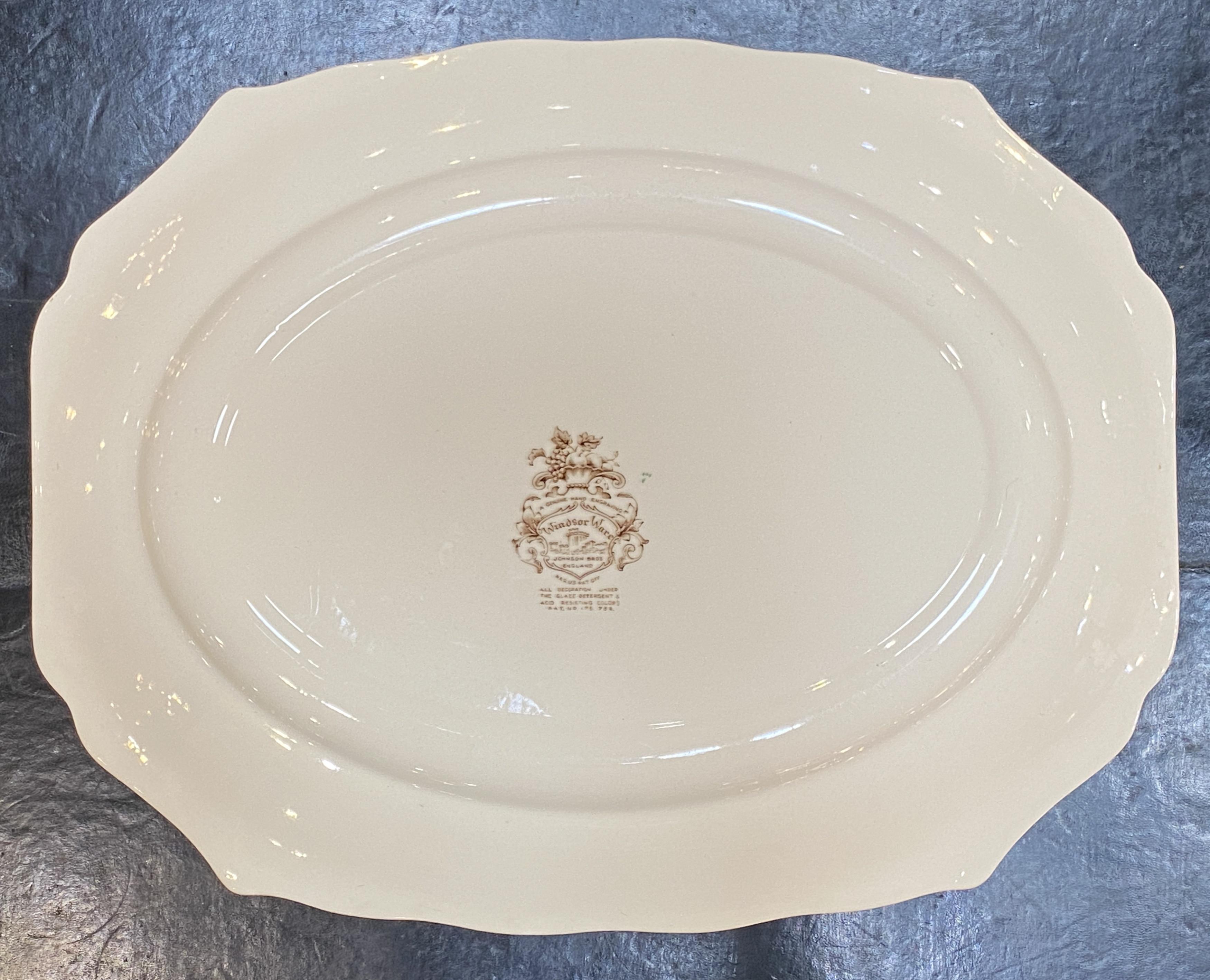 Plato grande de loza transferible inglesa, motivo Fruta de la cosecha, de Johnson Brothers en venta 1