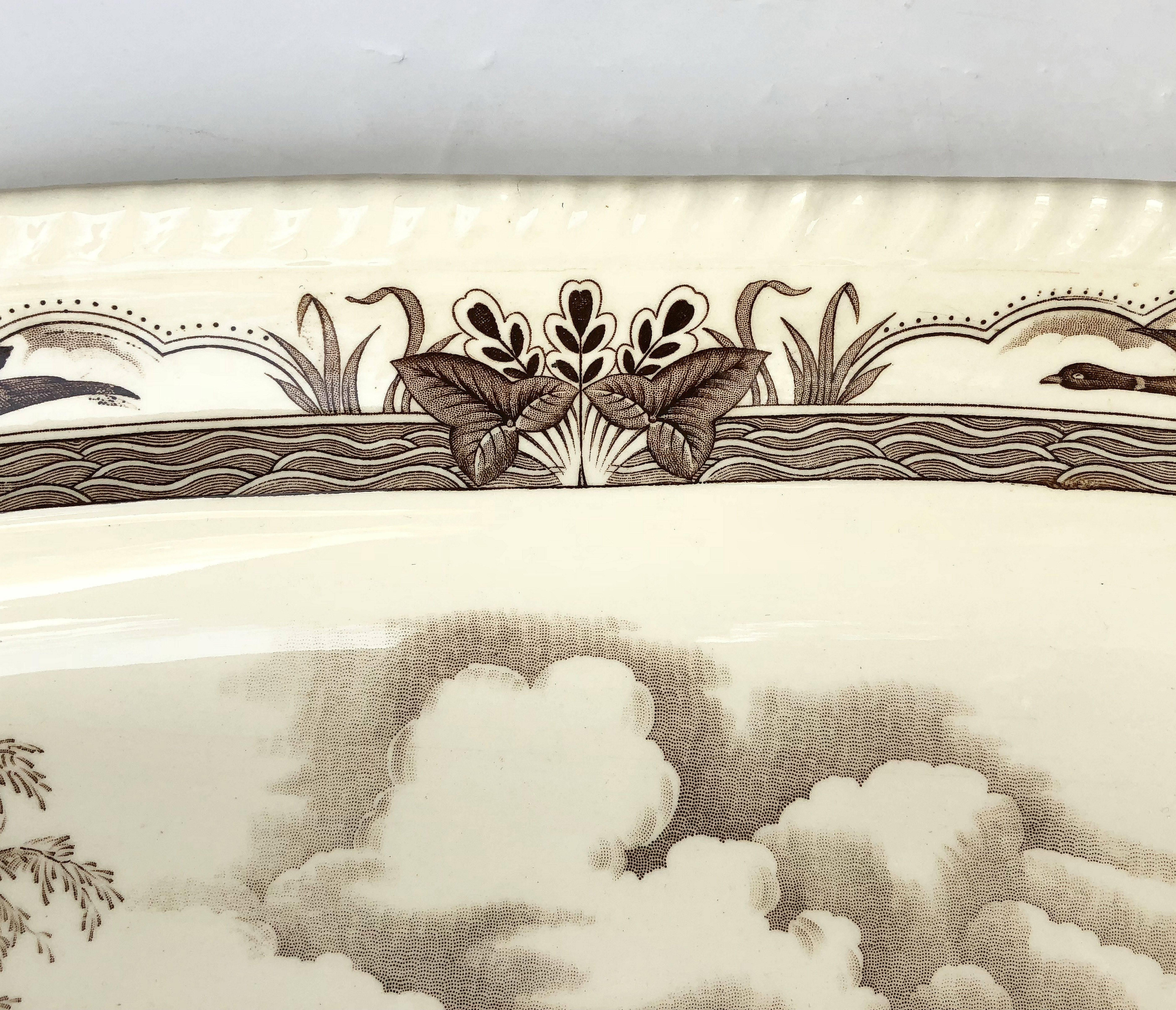 Anglais Grand plateau à Turkey en porcelaine anglaise Transferware, Barnyard King par Johnson Brothers en vente