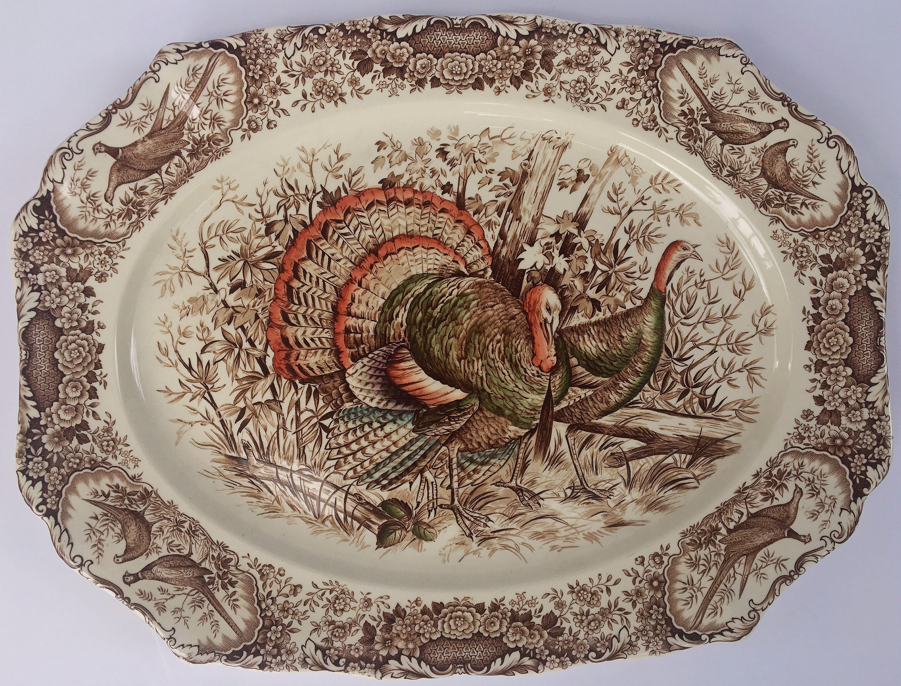 Gran fuente de época con el motivo Wild Turkey (Pavo salvaje), de la célebre firma de cerámica inglesa Johnson Brothers.

Con etiqueta auténtica marrón de mediados de siglo en el reverso.

Perfecto para las fiestas de Acción de Gracias o para